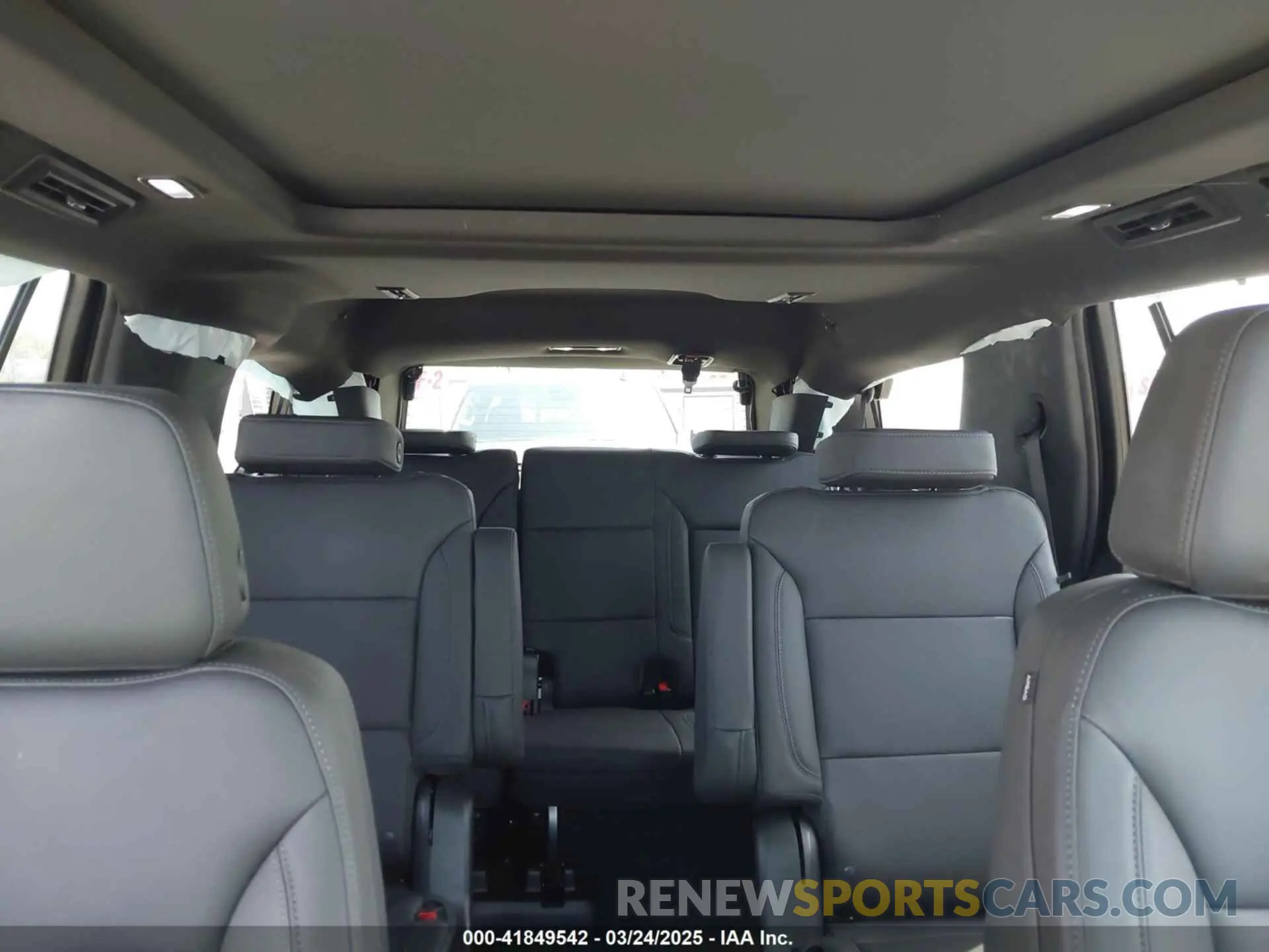 8 Фотография поврежденного автомобиля 1GNSCNKD7RR374098 CHEVROLET TAHOE 2024