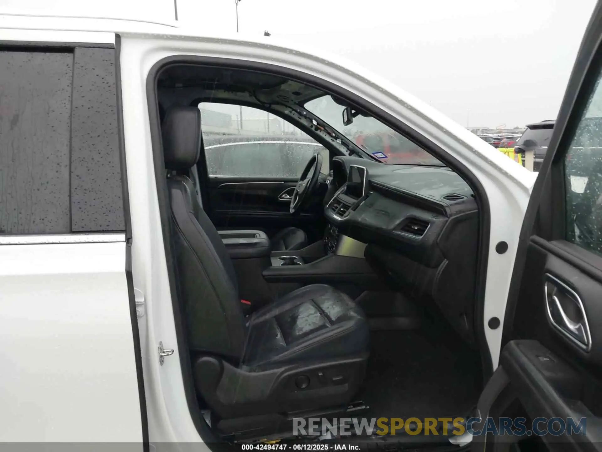 5 Photograph of a damaged car 1GNSCNKD8RR279520 CHEVROLET TAHOE 2024