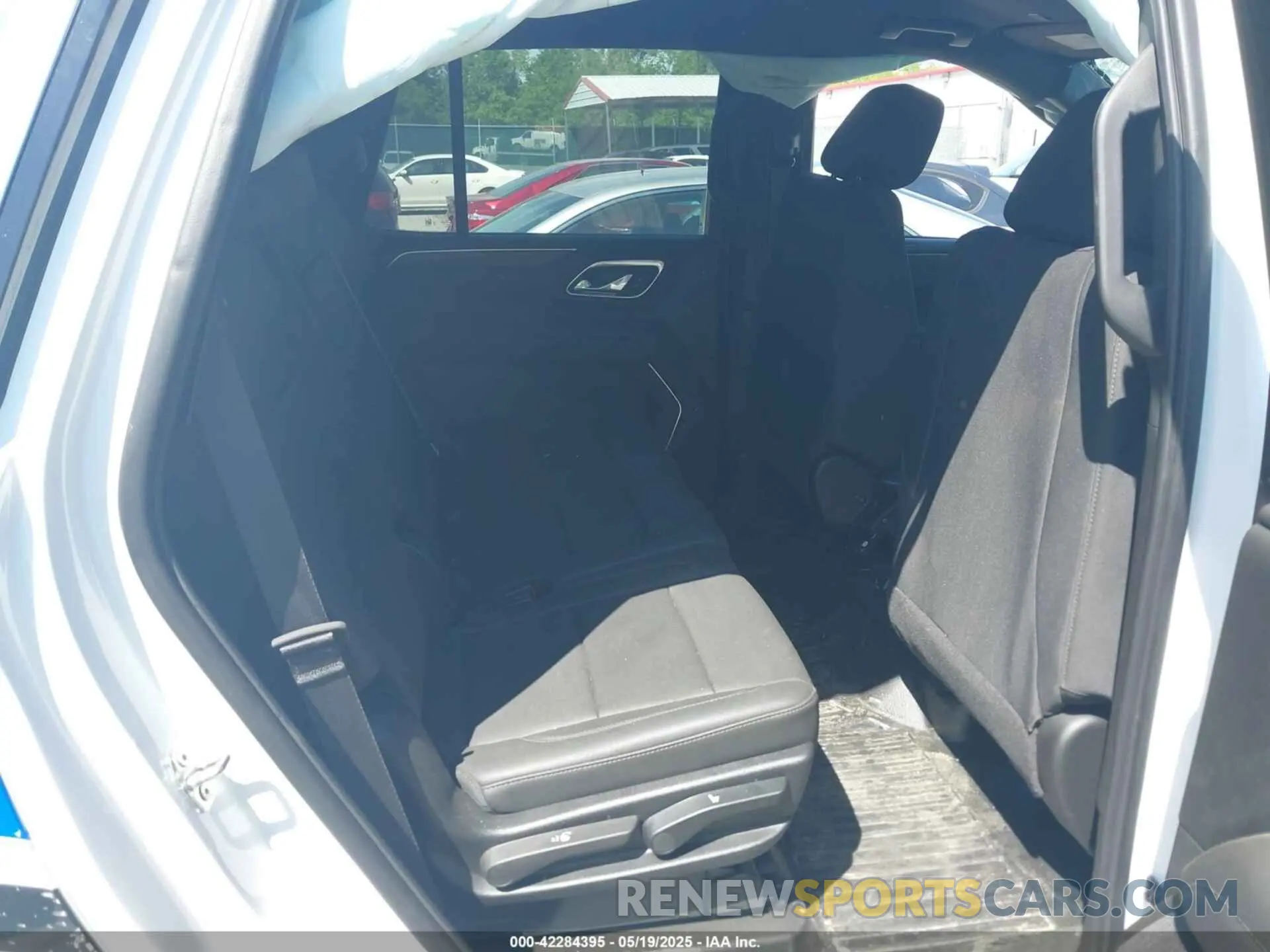 8 Фотография поврежденного автомобиля 1GNSKLED5RR155692 CHEVROLET TAHOE 2024