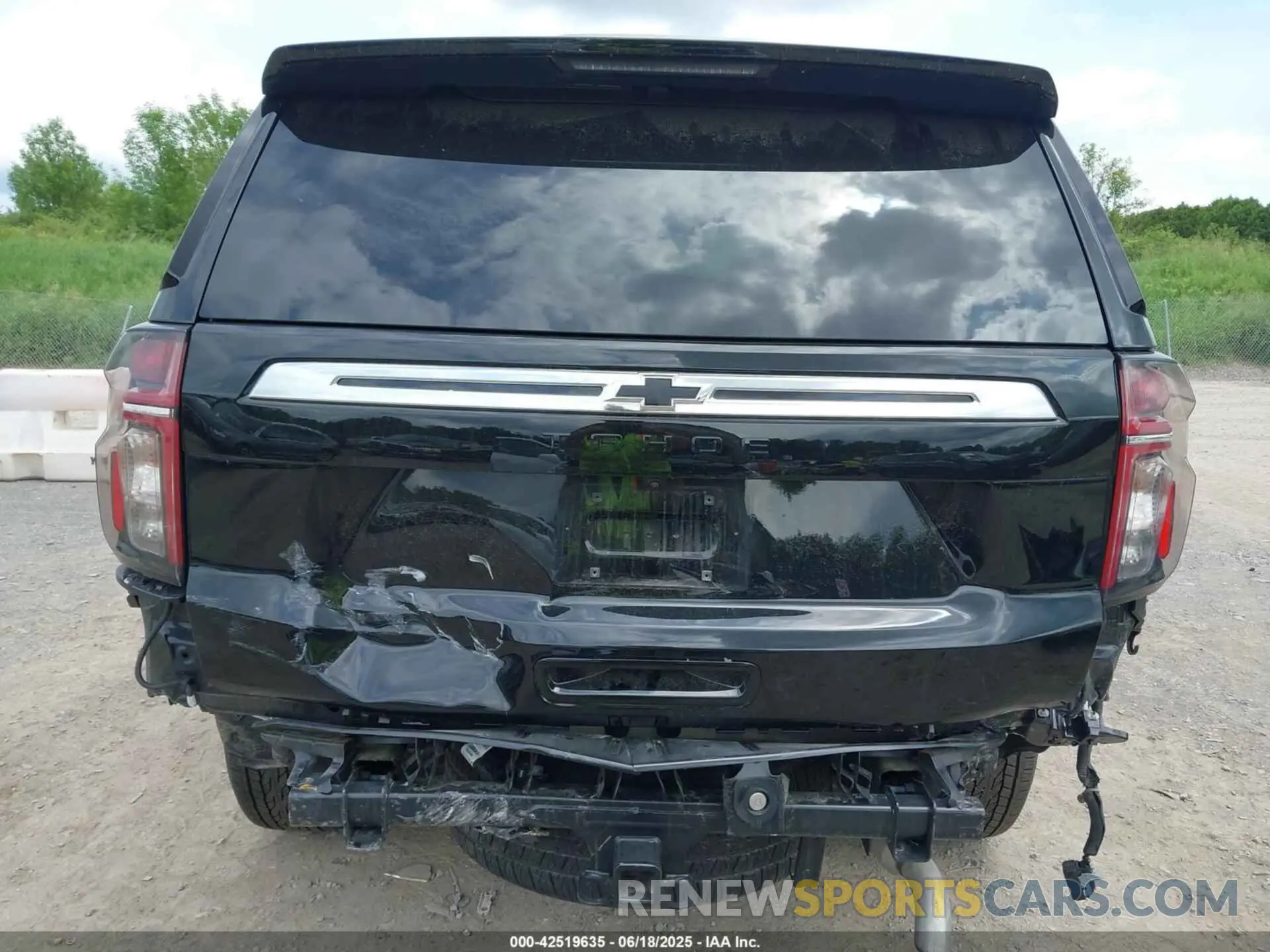 17 Photograph of a damaged car 1GNSKMKD6RR364739 CHEVROLET TAHOE 2024