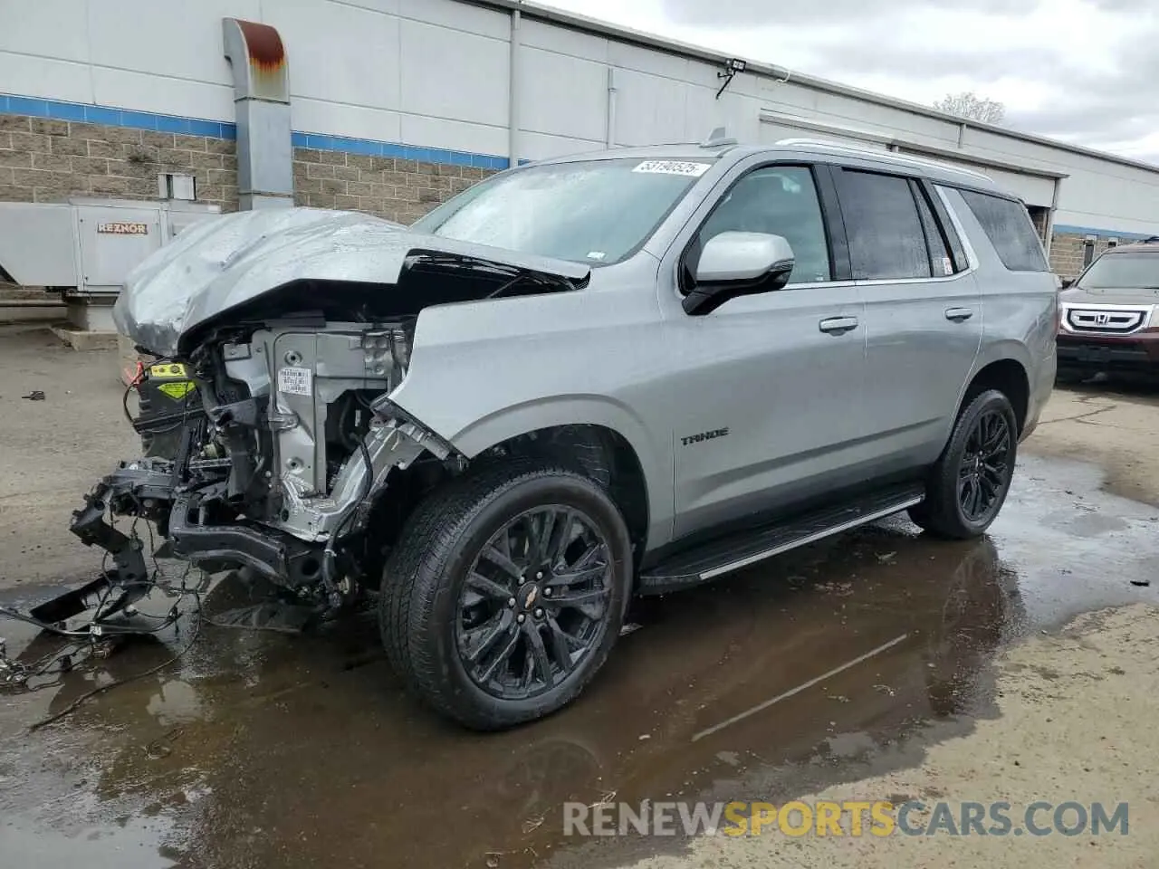 1 Фотография поврежденного автомобиля 1GNSKNKD4RR165517 CHEVROLET TAHOE 2024