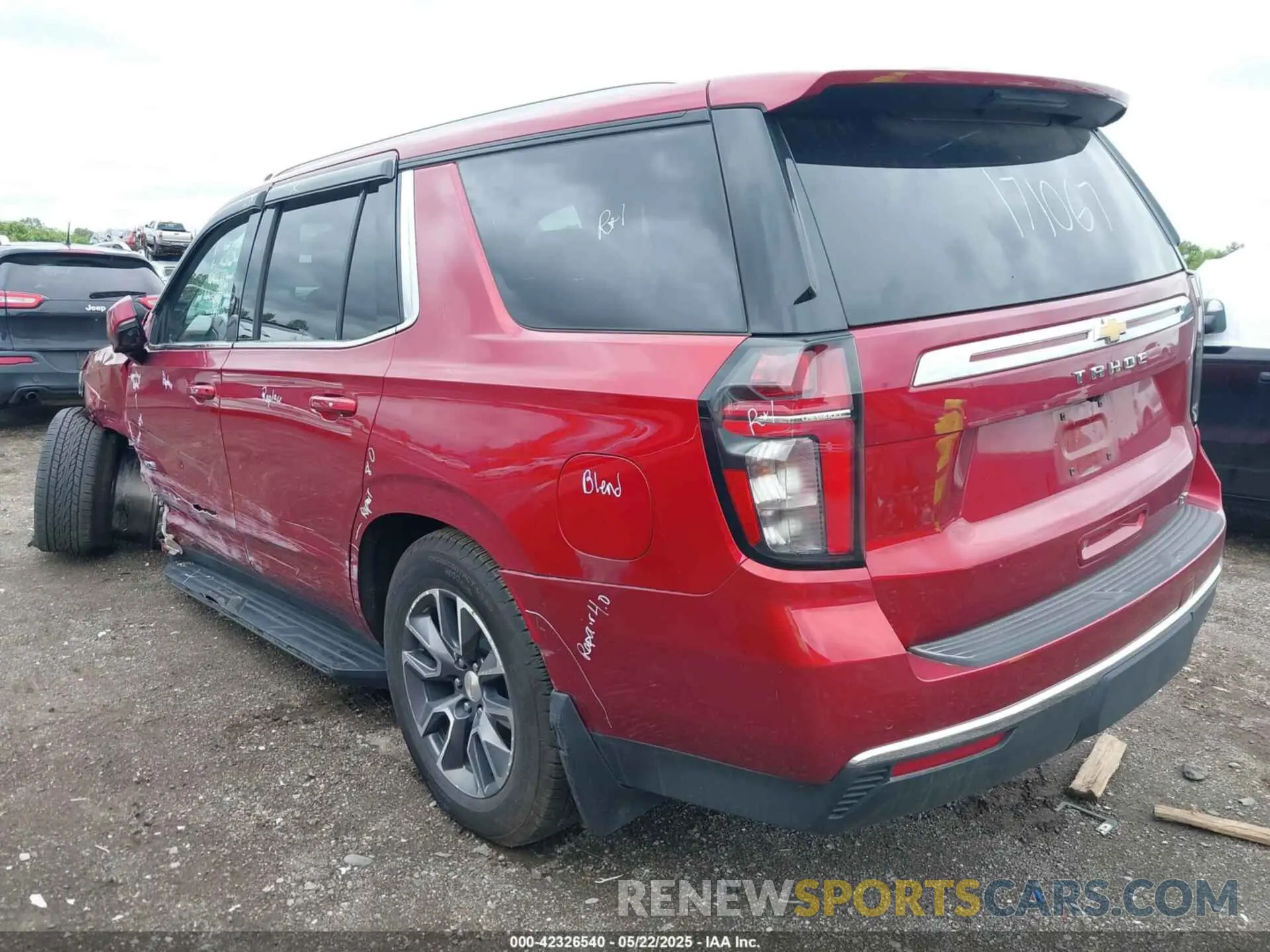 3 Фотография поврежденного автомобиля 1GNSKNKD7RR171067 CHEVROLET TAHOE 2024