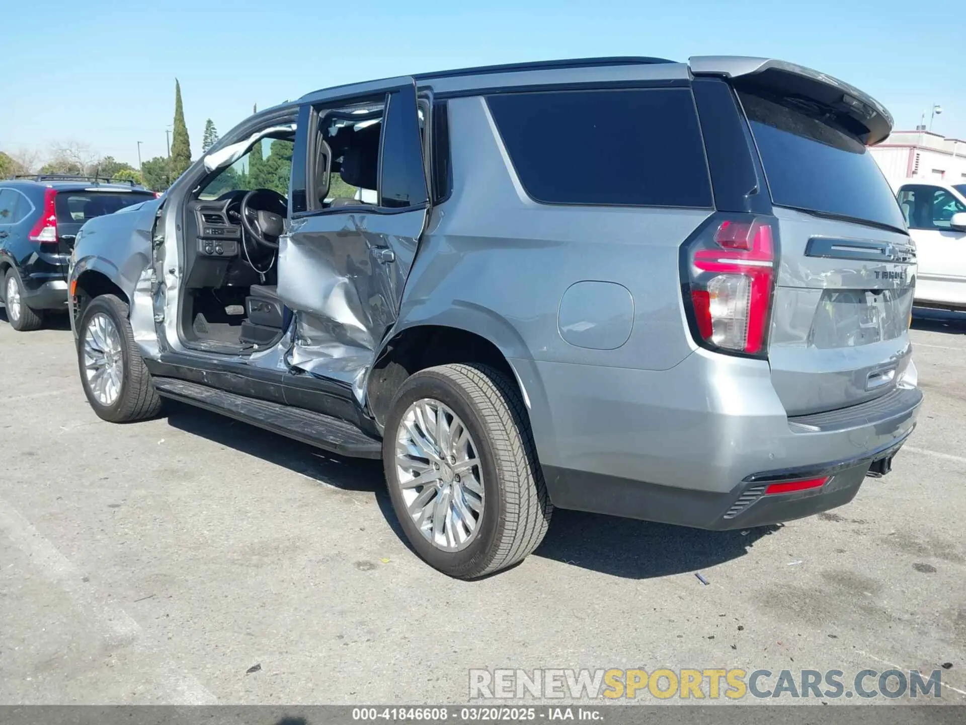 3 Фотография поврежденного автомобиля 1GNSKRKD0RR184699 CHEVROLET TAHOE 2024