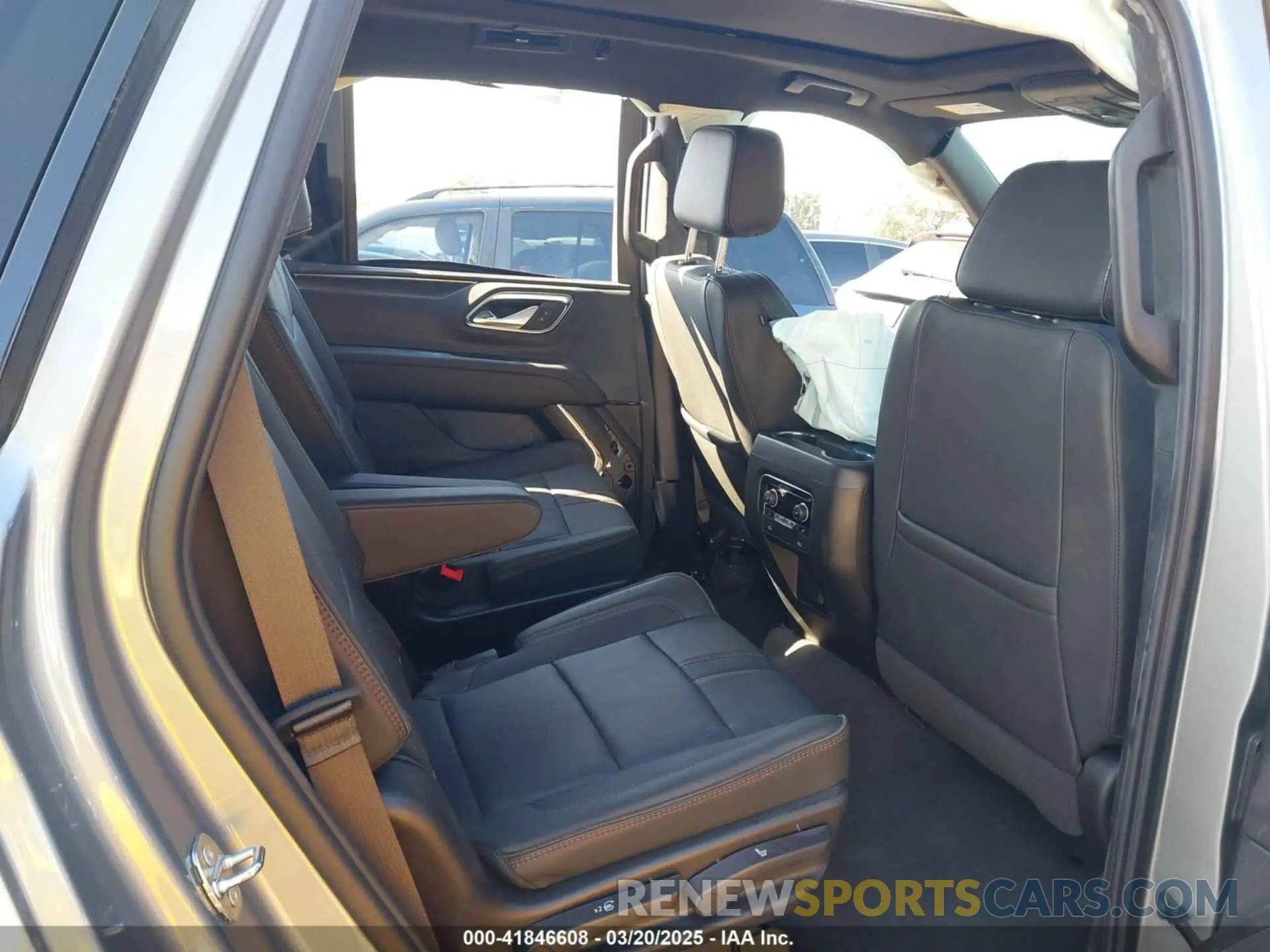 8 Фотография поврежденного автомобиля 1GNSKRKD0RR184699 CHEVROLET TAHOE 2024