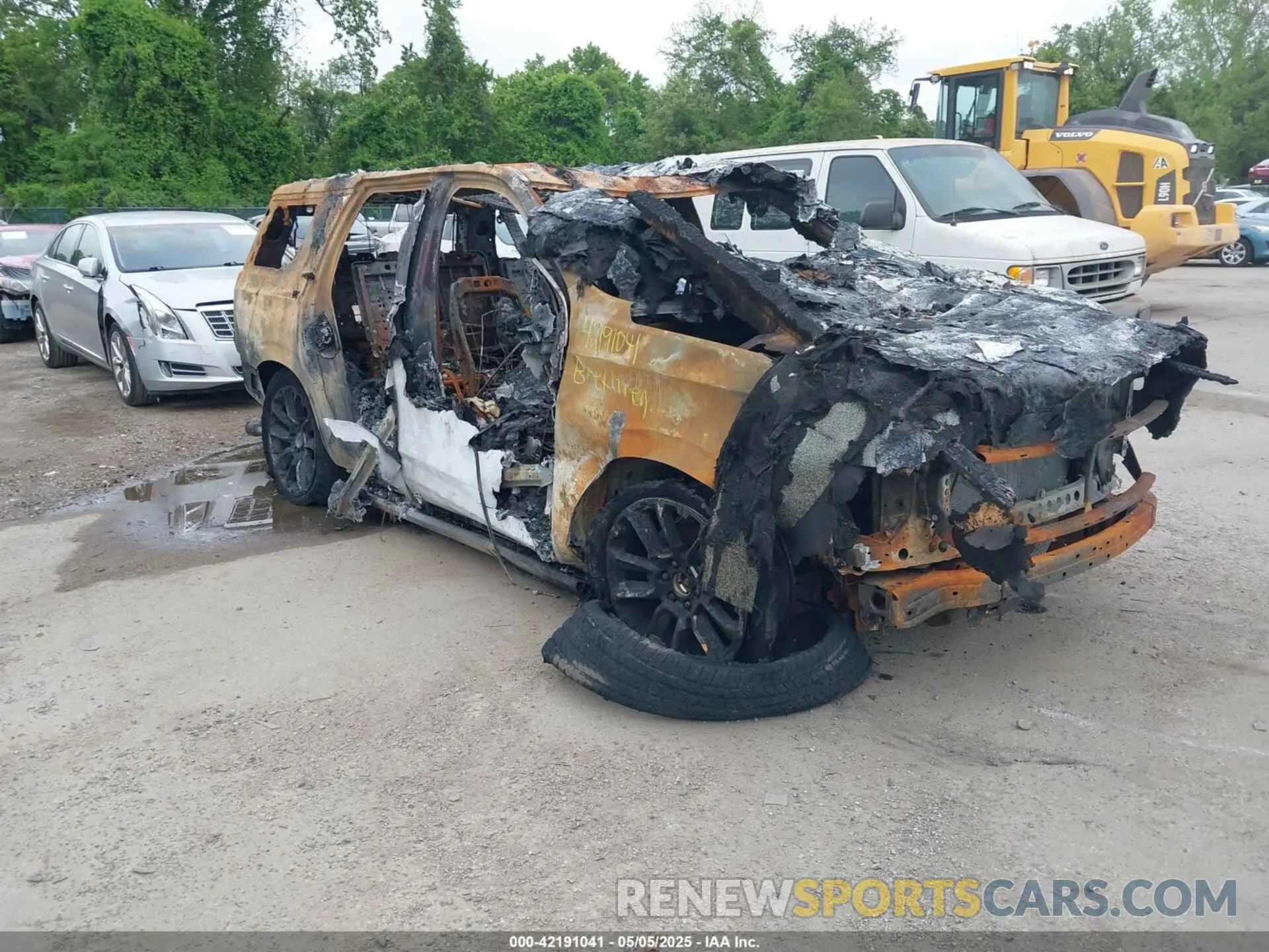 1 Фотография поврежденного автомобиля 1GNSKTKL1RR251945 CHEVROLET TAHOE 2024