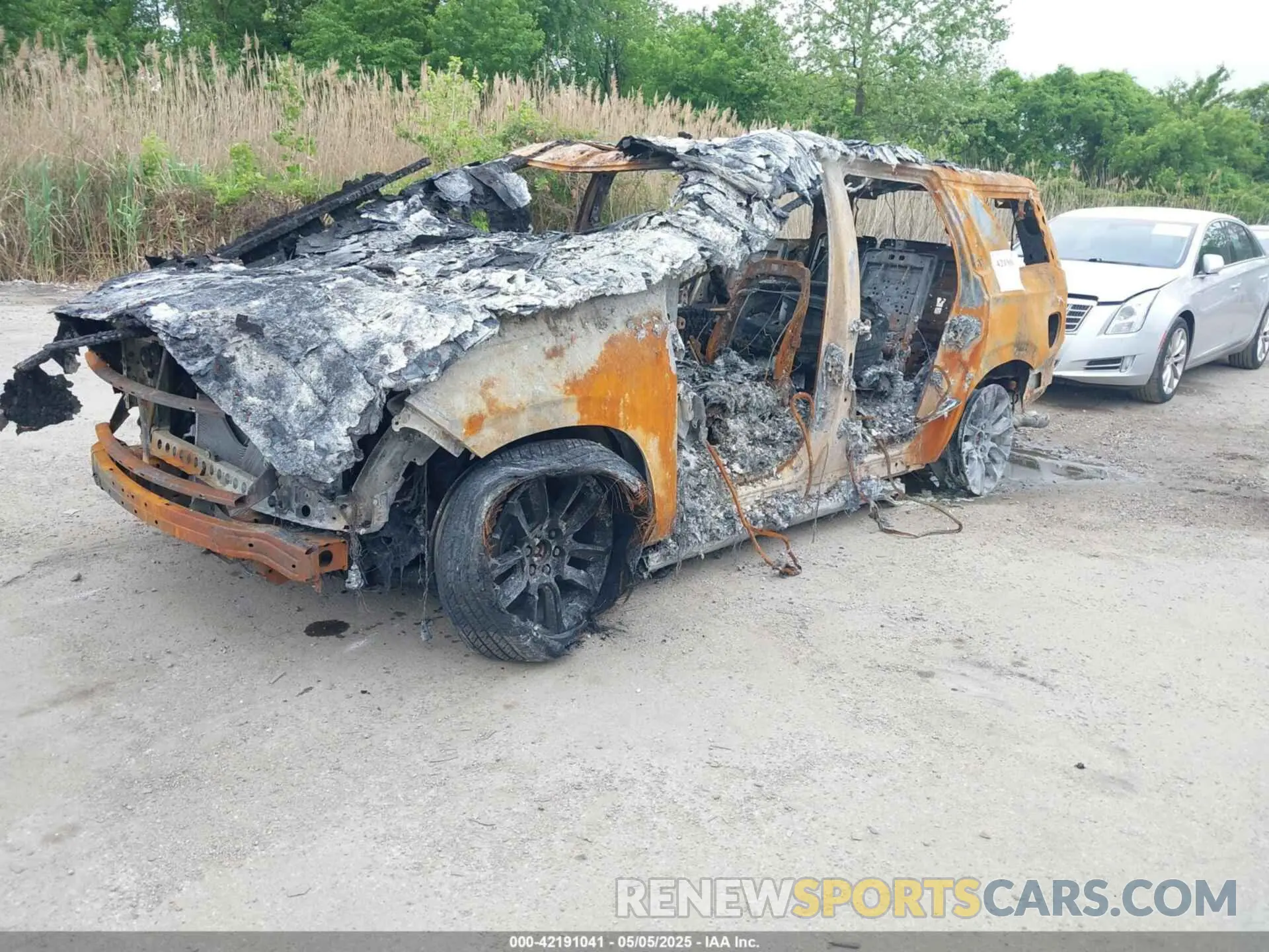 2 Фотография поврежденного автомобиля 1GNSKTKL1RR251945 CHEVROLET TAHOE 2024