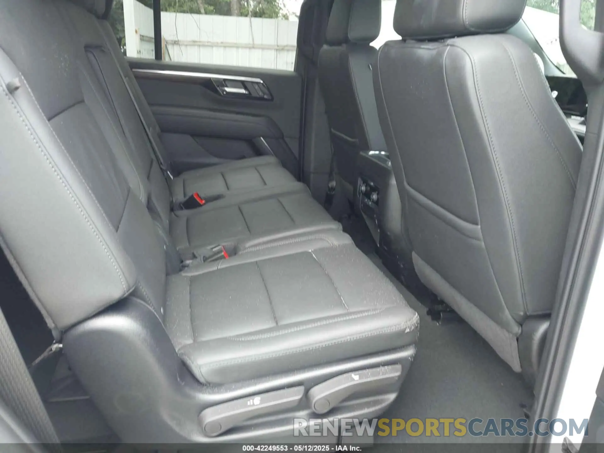 8 Photograph of a damaged car 1GNS5NRD4SR204271 CHEVROLET TAHOE 2025