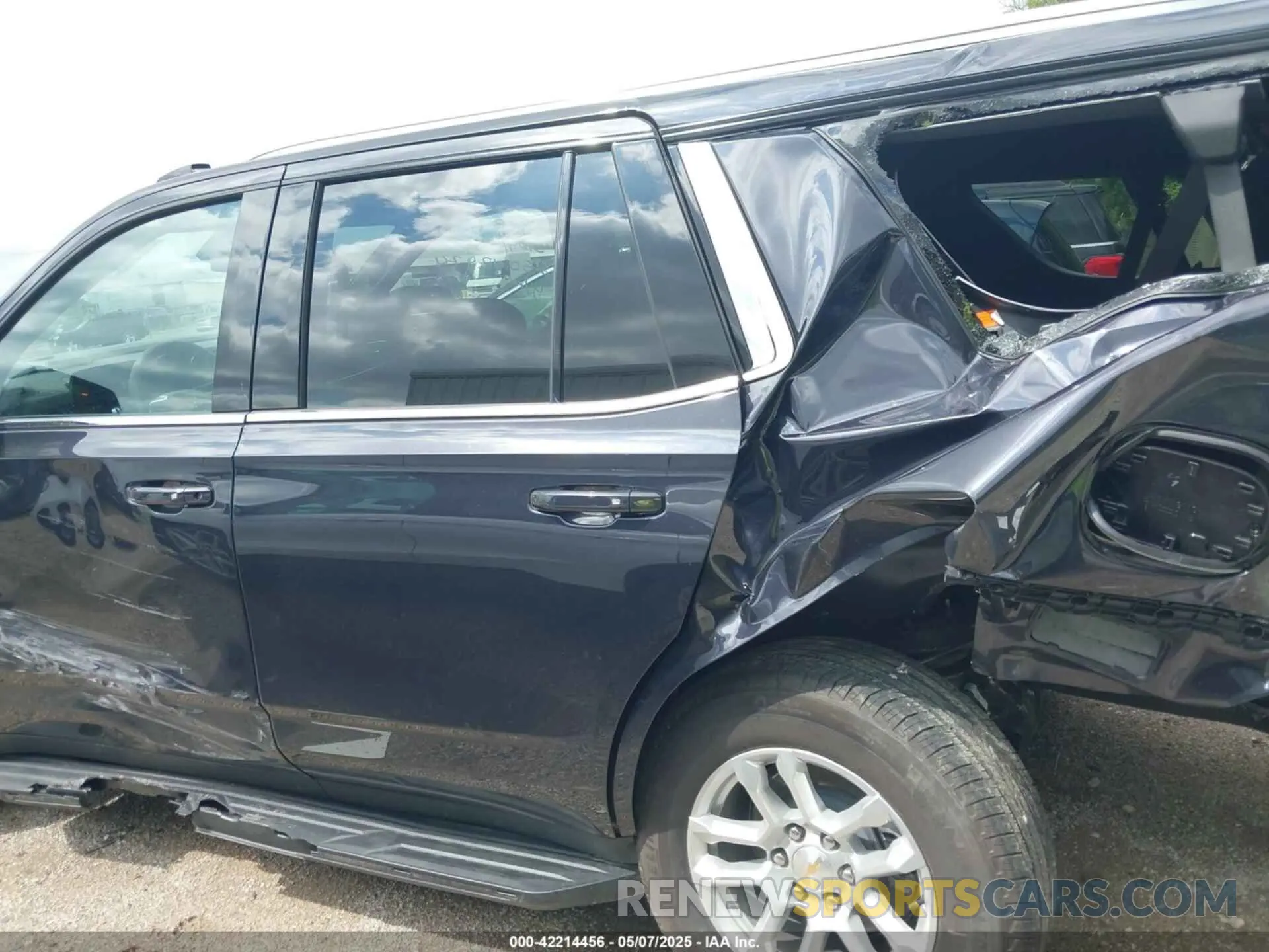 14 Photograph of a damaged car 1GNS5NRD5SR194186 CHEVROLET TAHOE 2025