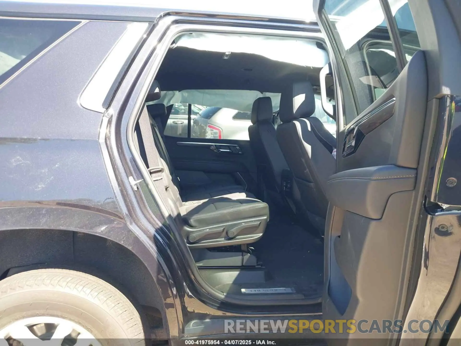 8 Фотография поврежденного автомобиля 1GNS5NRD7SR205754 CHEVROLET TAHOE 2025