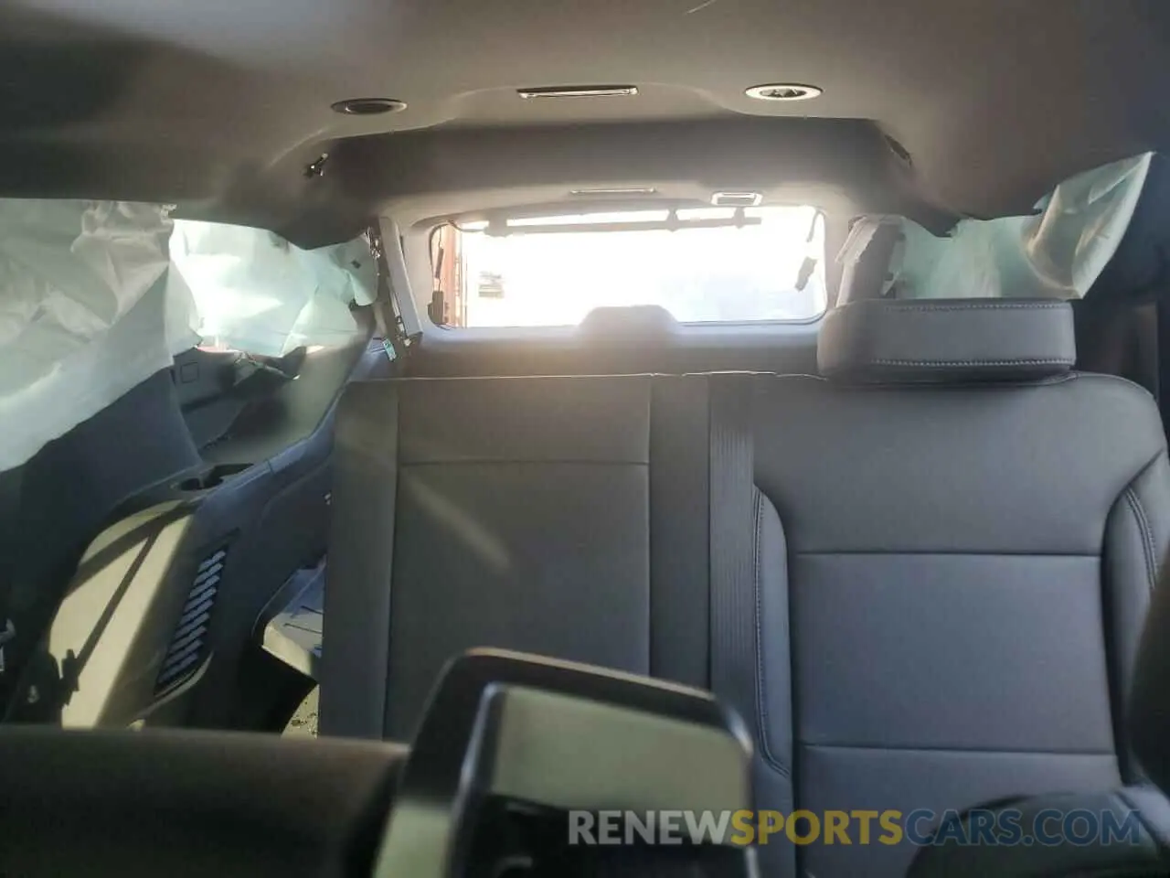 10 Photograph of a damaged car 1GNS6LED5SR191313 CHEVROLET TAHOE 2025