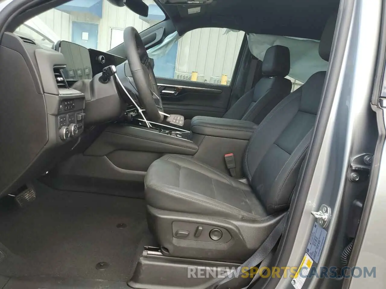 7 Photograph of a damaged car 1GNS6NRD6SR179046 CHEVROLET TAHOE 2025
