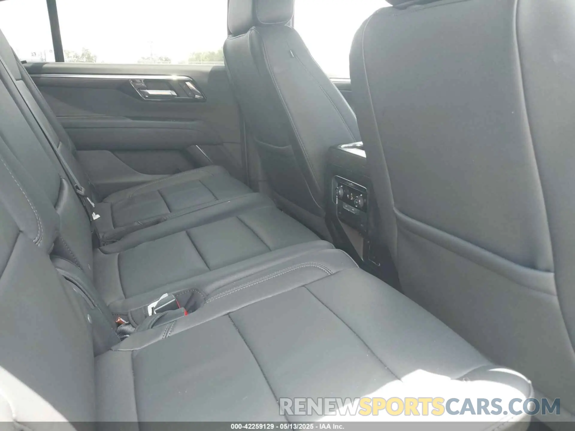 8 Photograph of a damaged car 1GNS6PRD3SR232930 CHEVROLET TAHOE 2025