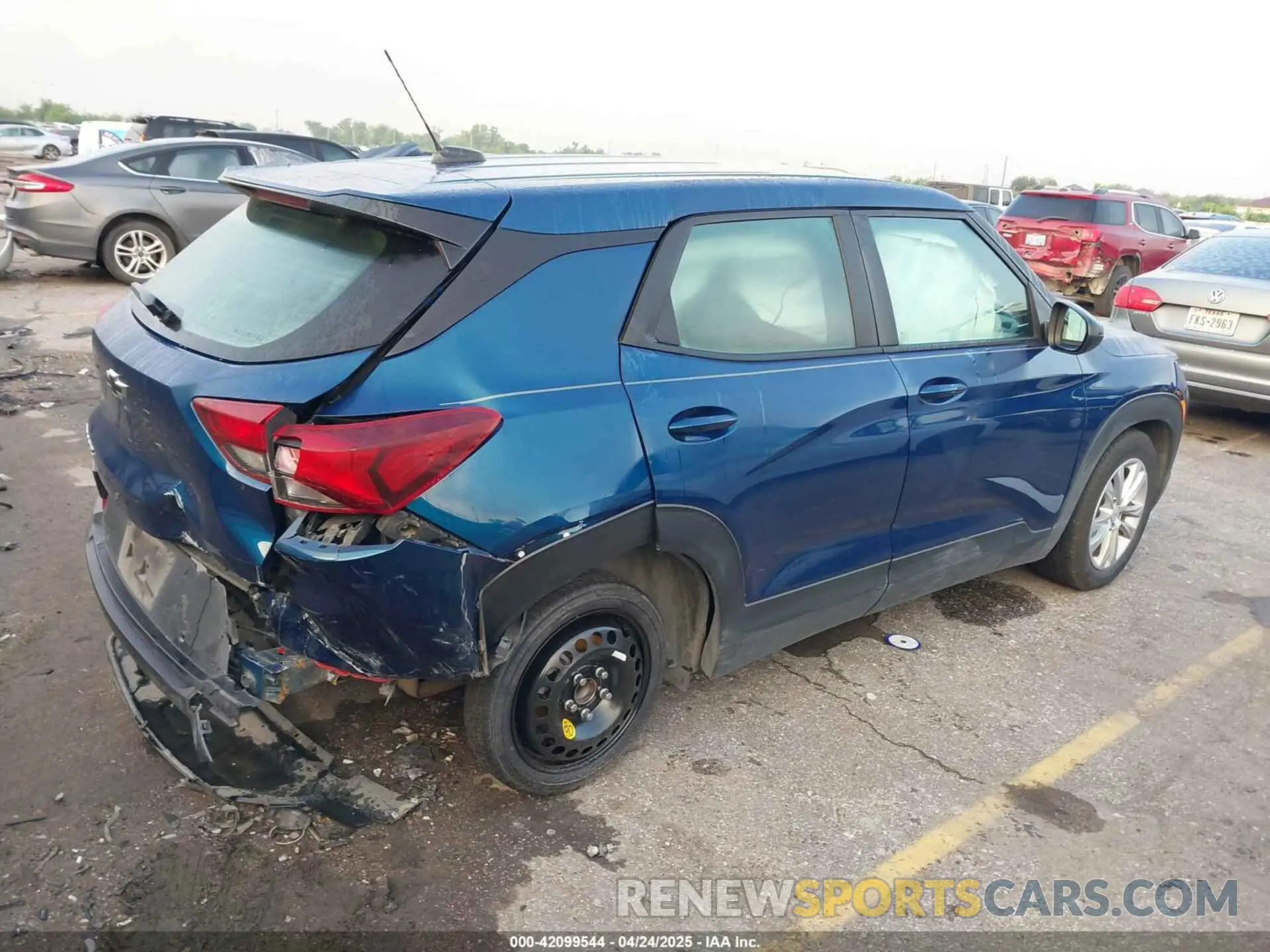 4 Фотография поврежденного автомобиля KL79MMS21MB101895 CHEVROLET TRAILBLAZER 2021