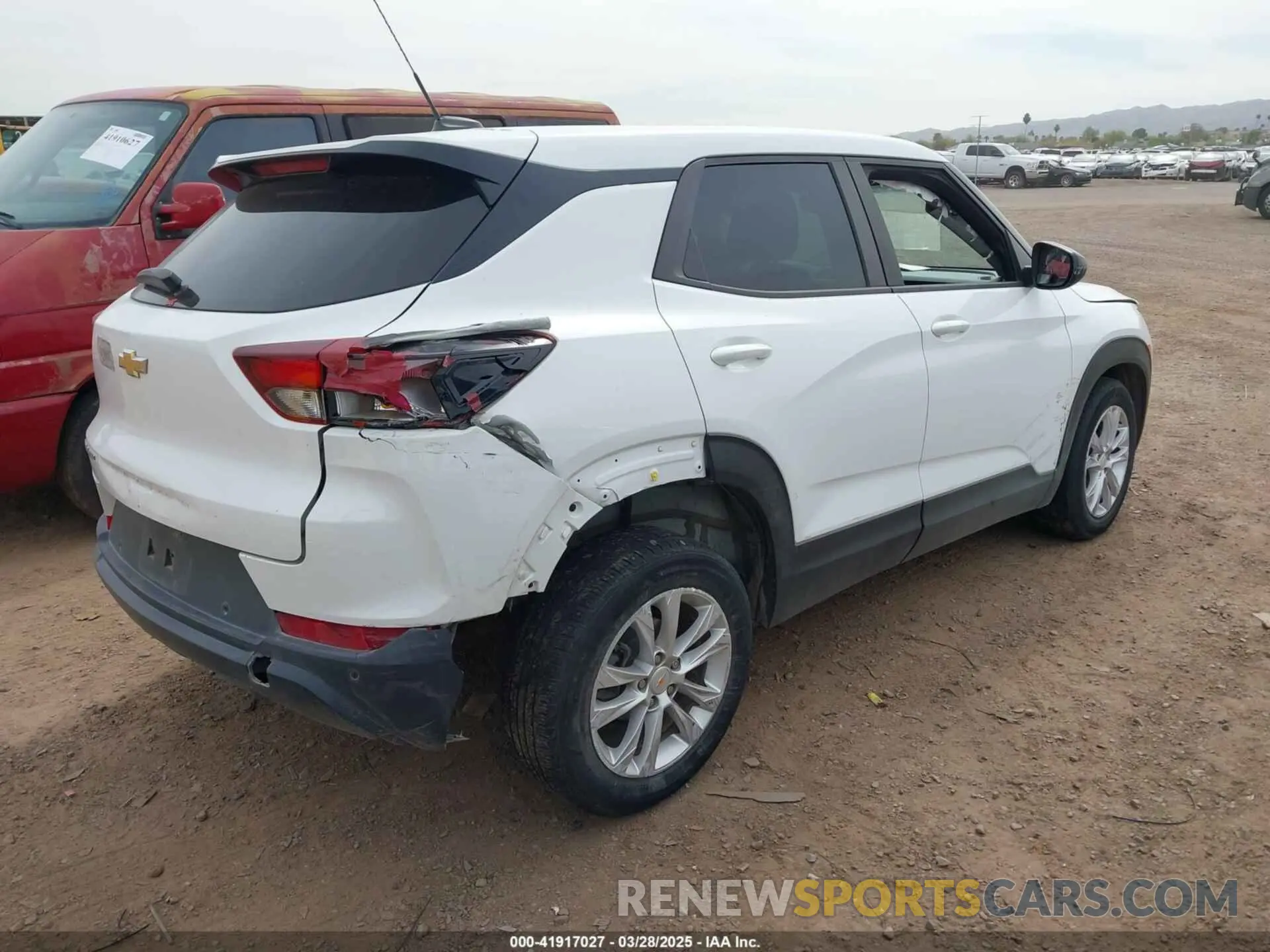 4 Фотография поврежденного автомобиля KL79MMS28MB025690 CHEVROLET TRAILBLAZER 2021