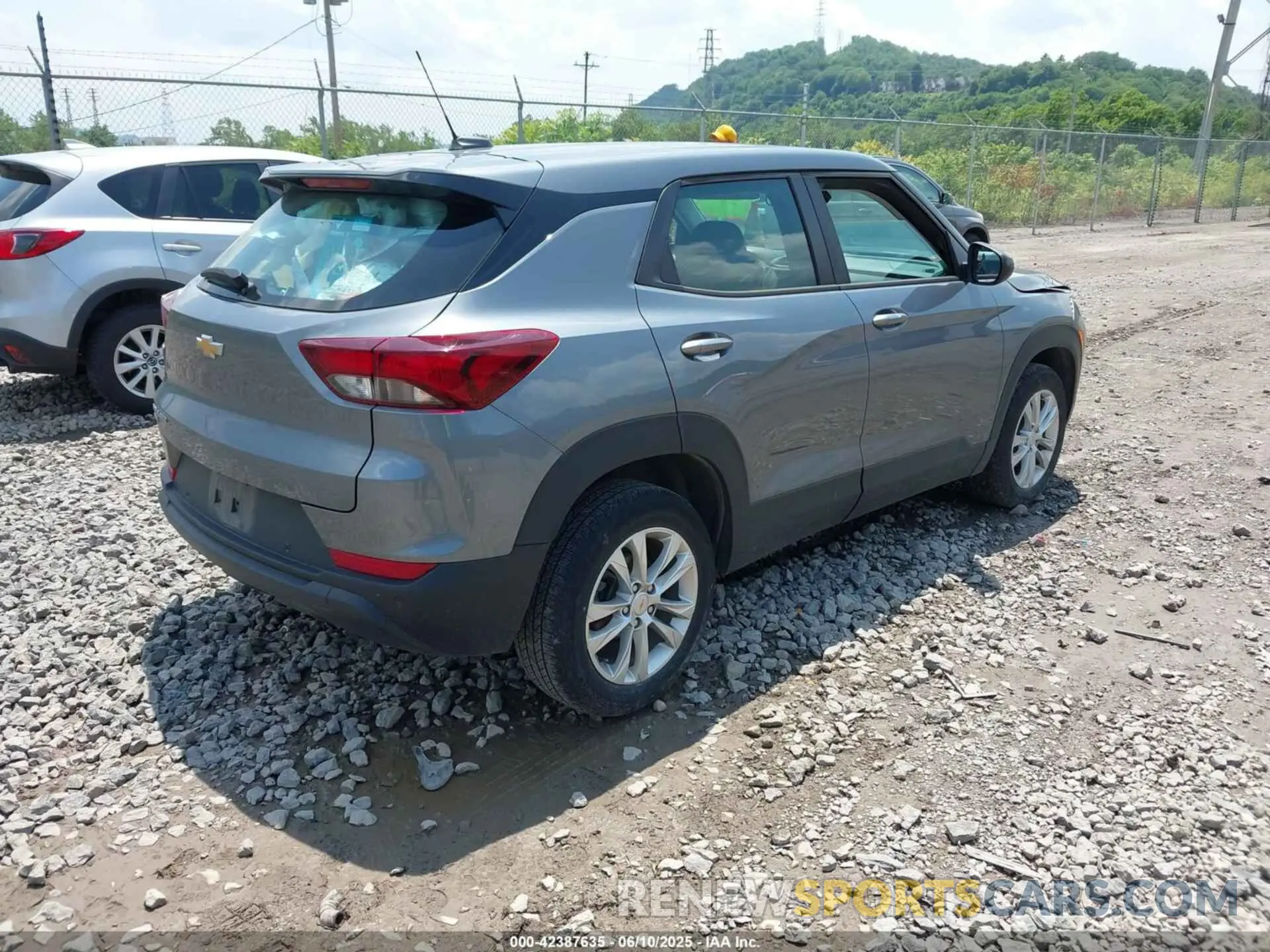 4 Photograph of a damaged car KL79MNSL6MB040025 CHEVROLET TRAILBLAZER 2021