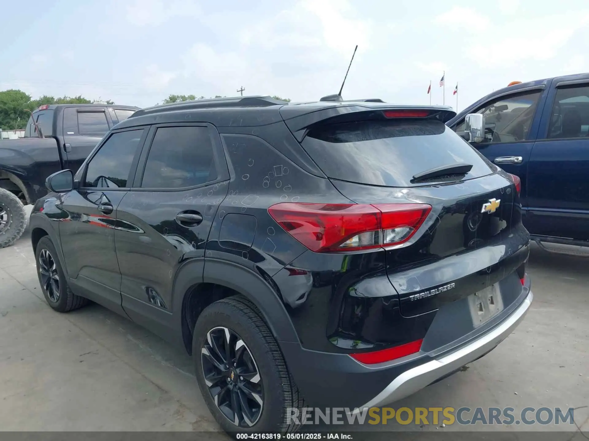 14 Photograph of a damaged car KL79MPS27MB149368 CHEVROLET TRAILBLAZER 2021