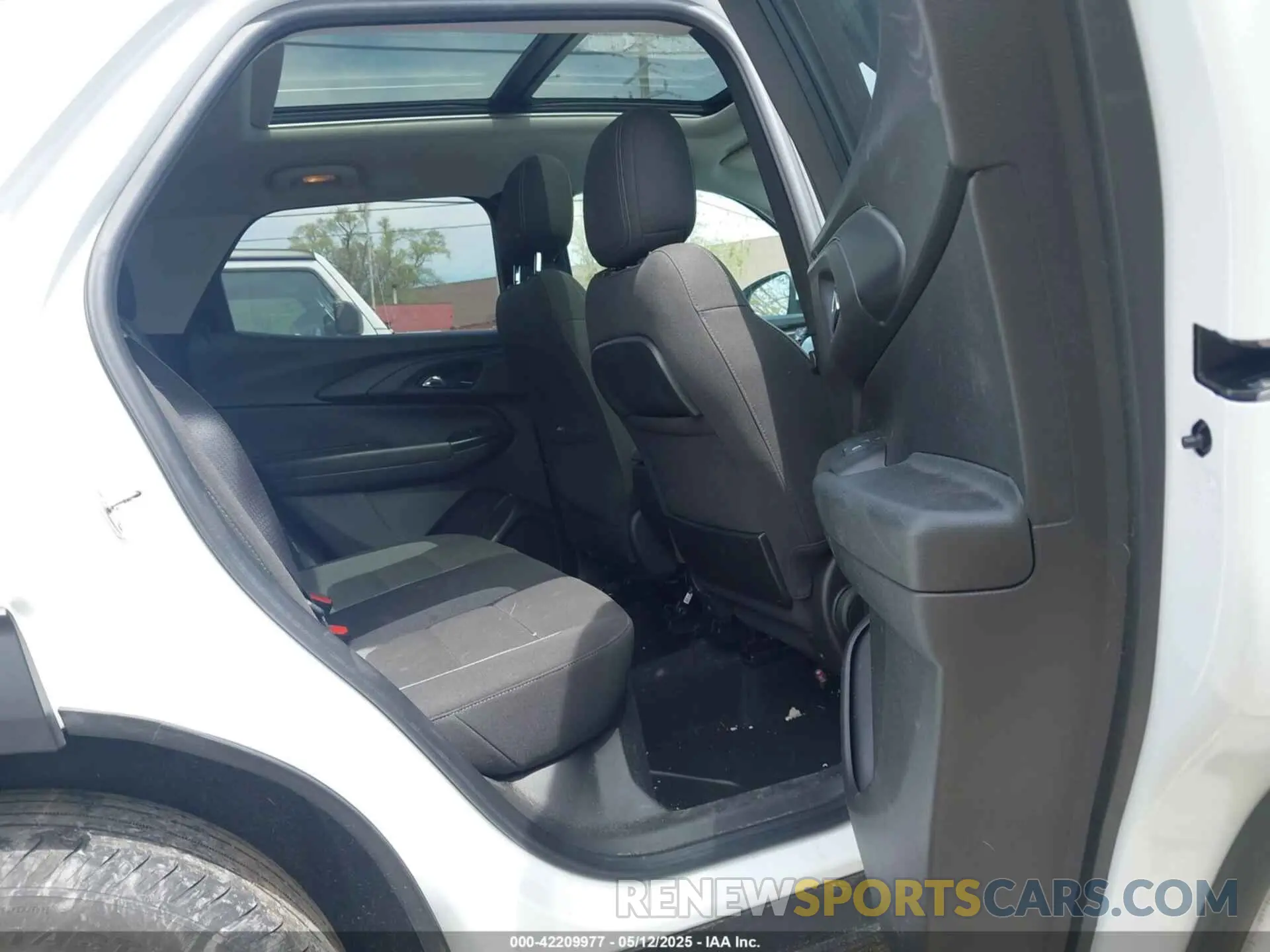 8 Photograph of a damaged car KL79MRSL5MB175410 CHEVROLET TRAILBLAZER 2021