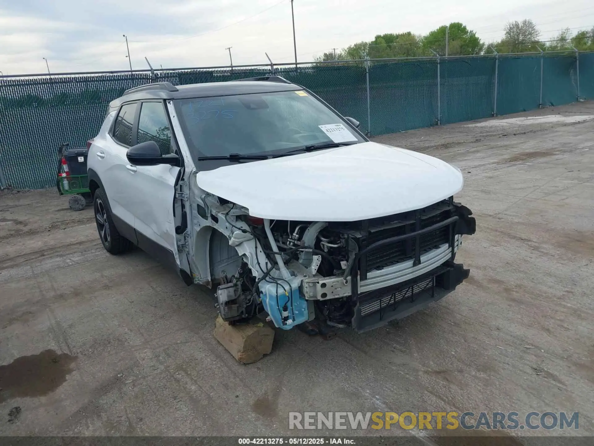 1 Фотография поврежденного автомобиля KL79MUSL1MB081642 CHEVROLET TRAILBLAZER 2021