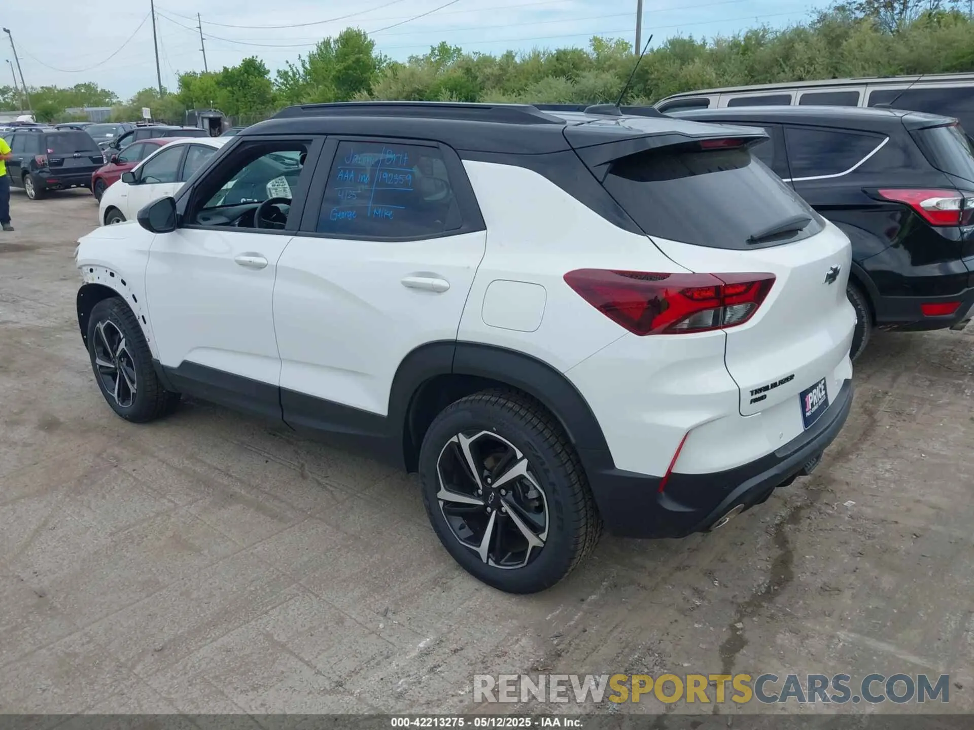 3 Фотография поврежденного автомобиля KL79MUSL1MB081642 CHEVROLET TRAILBLAZER 2021