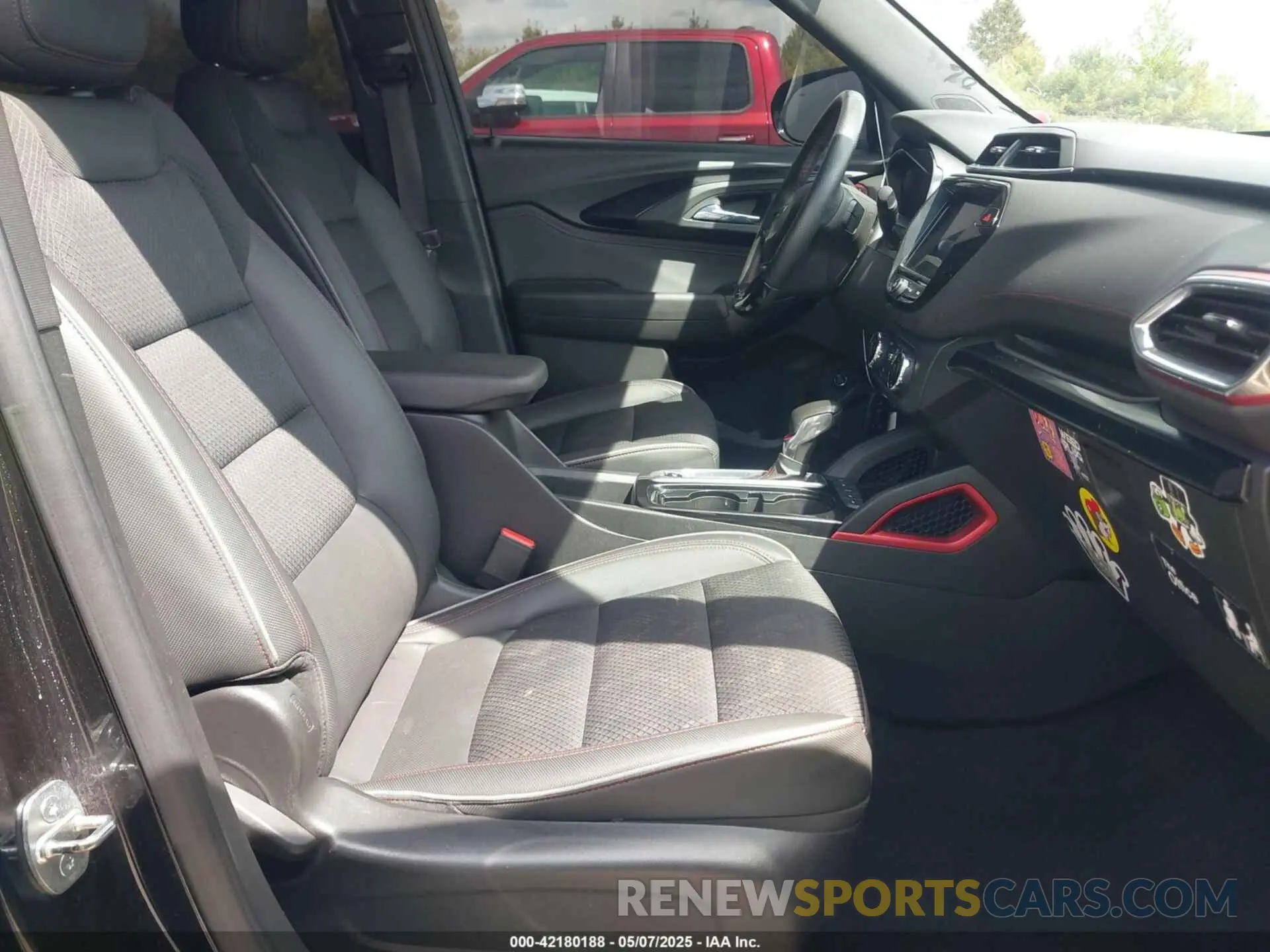 5 Photograph of a damaged car KL79MUSL1MB137577 CHEVROLET TRAILBLAZER 2021