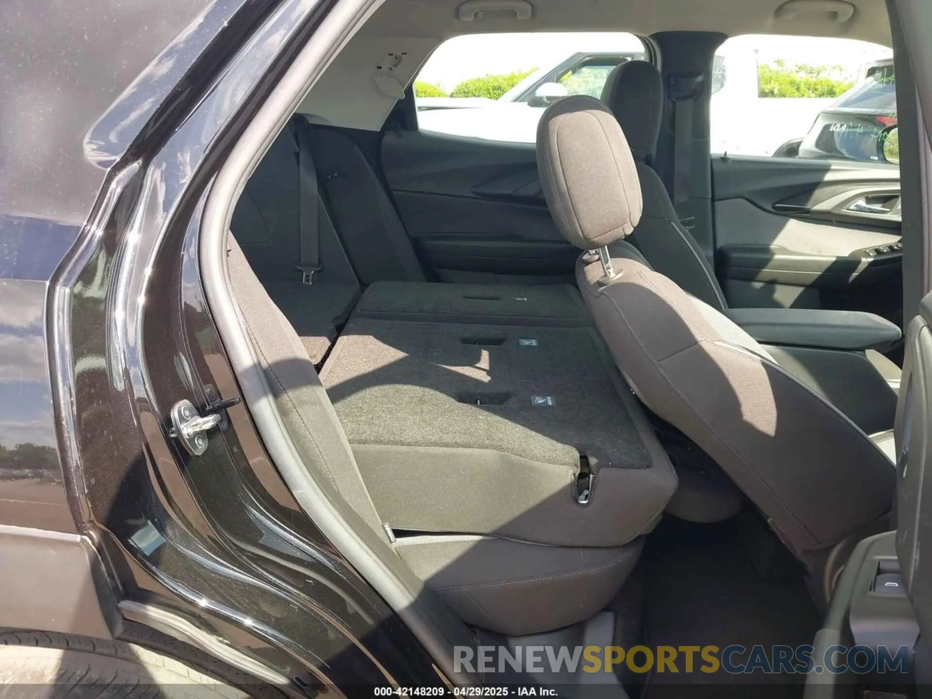 8 Фотография поврежденного автомобиля KL79MMS29NB136993 CHEVROLET TRAILBLAZER 2022