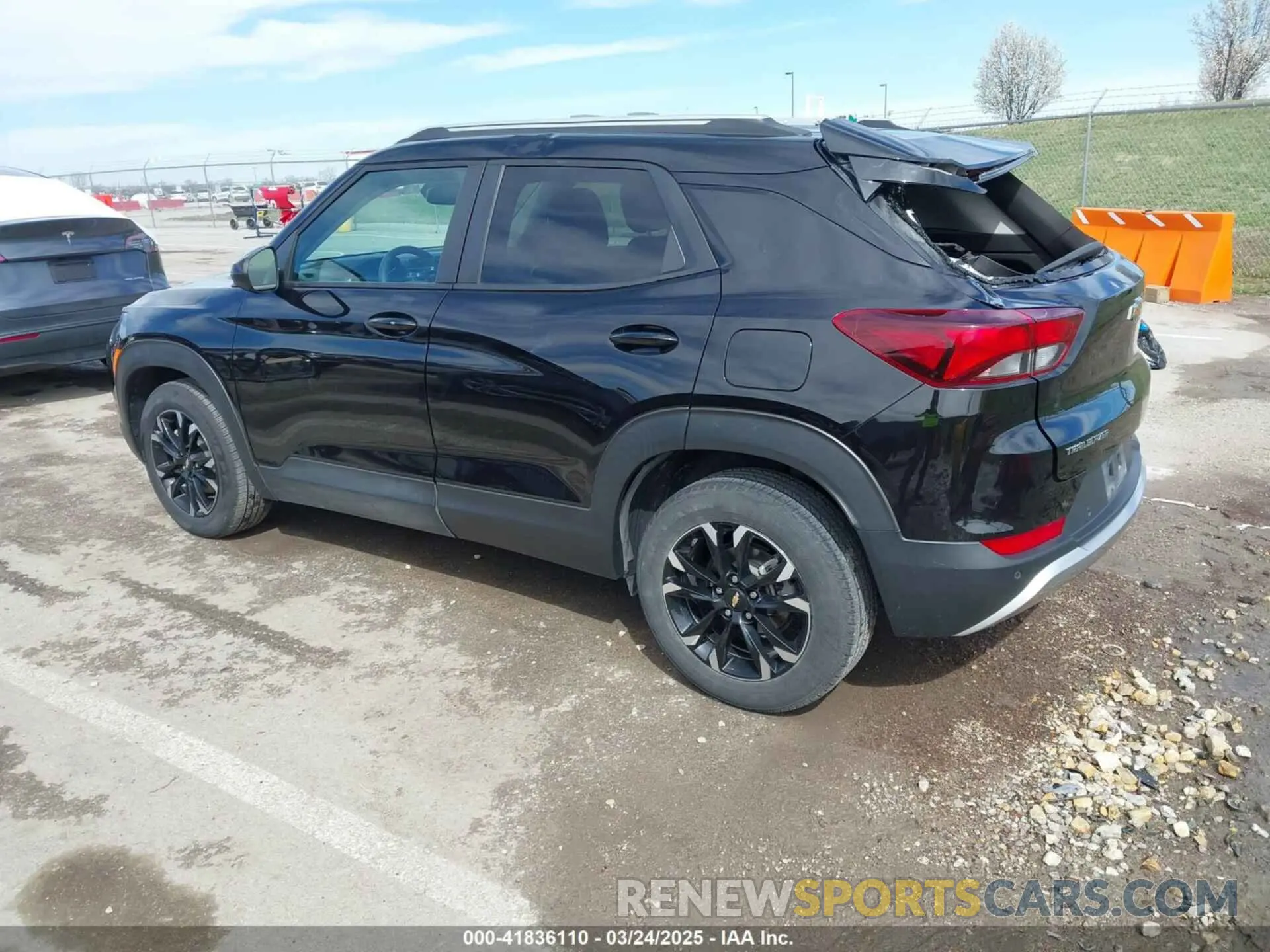 3 Фотография поврежденного автомобиля KL79MPS20NB117671 CHEVROLET TRAILBLAZER 2022