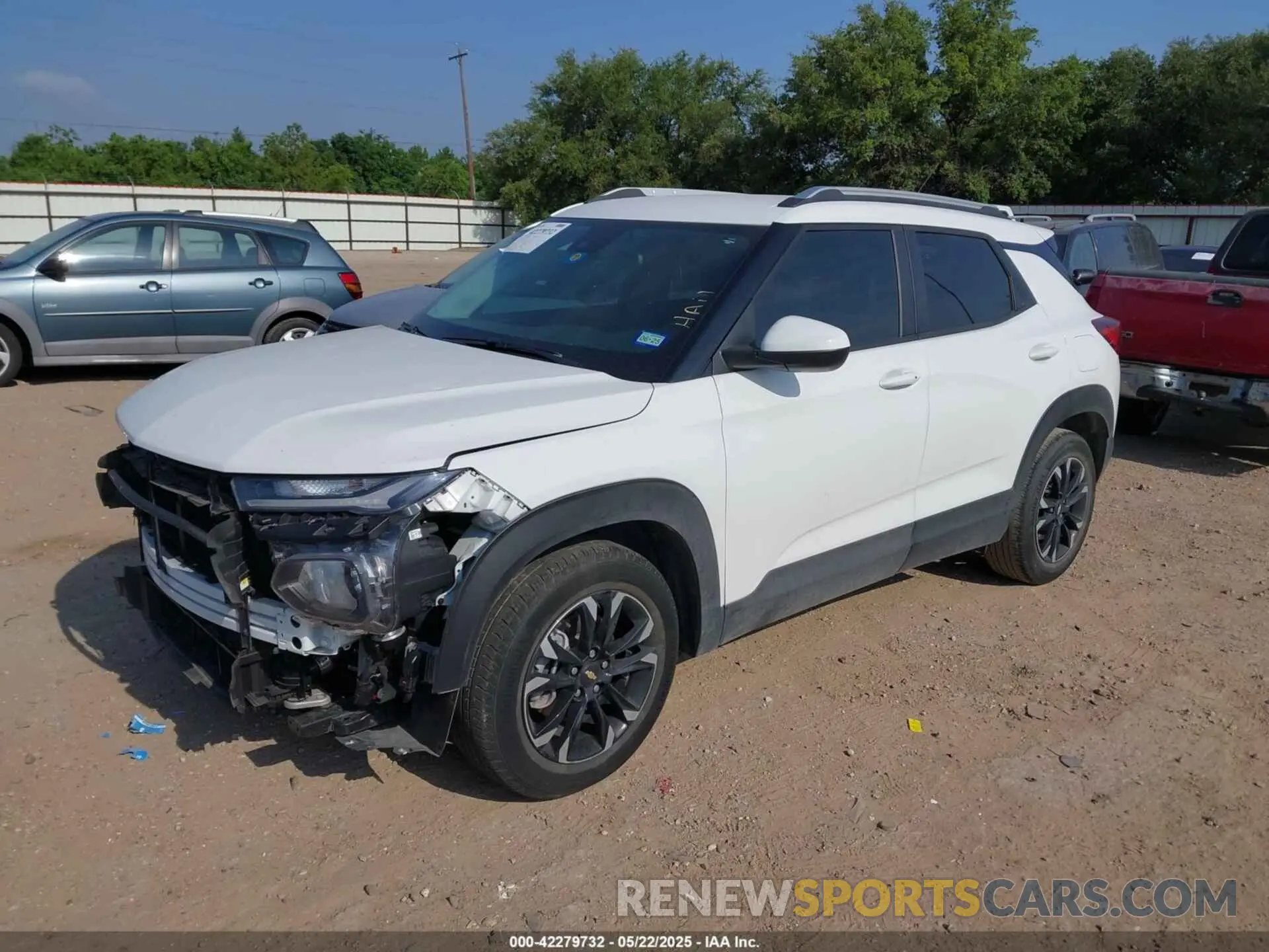 2 Photograph of a damaged car KL79MPS26NB120882 CHEVROLET TRAILBLAZER 2022