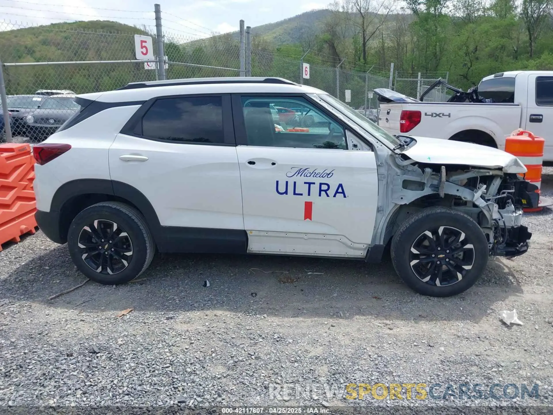 13 Photograph of a damaged car KL79MPSL6NB056206 CHEVROLET TRAILBLAZER 2022