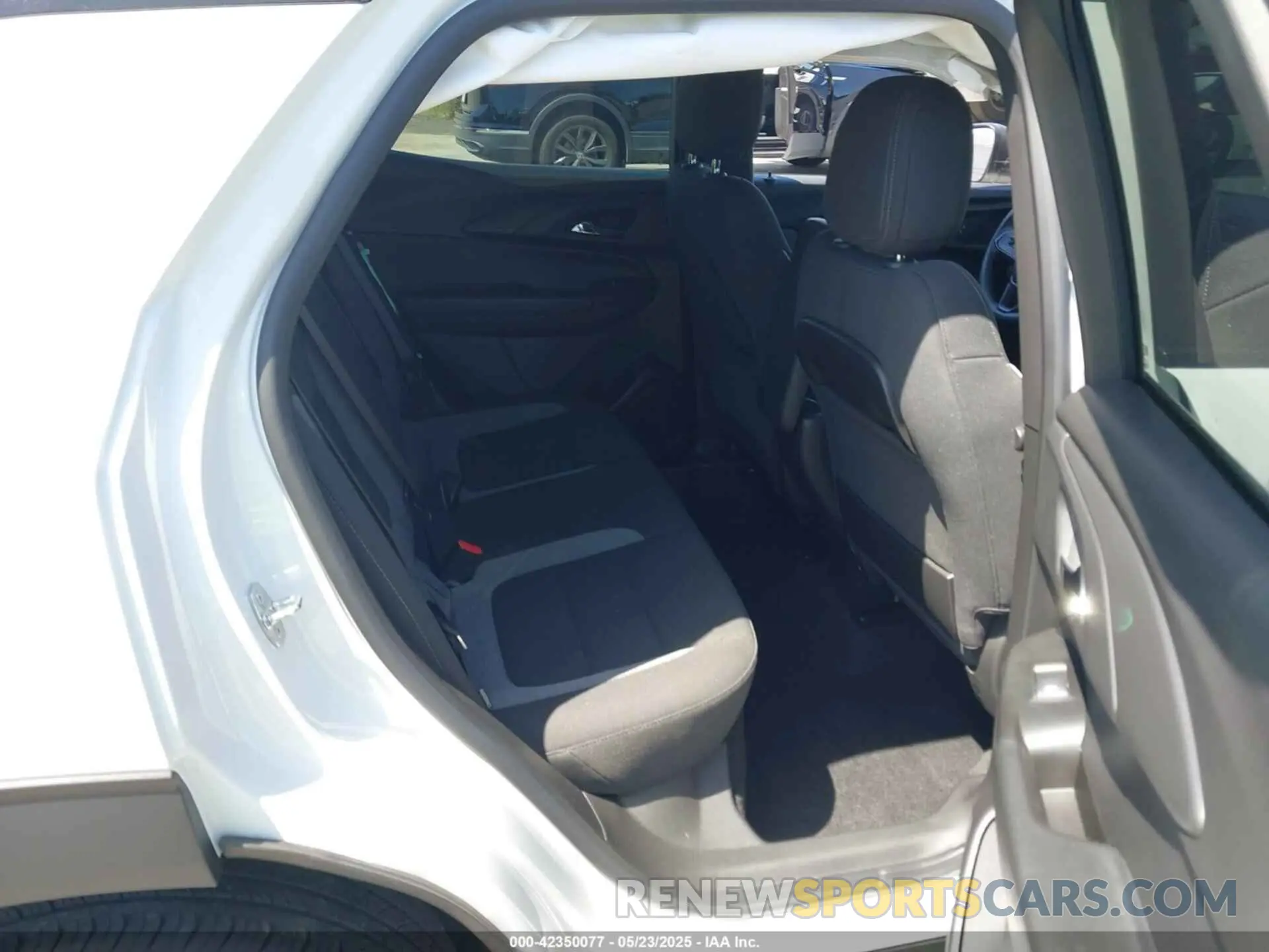 8 Фотография поврежденного автомобиля KL79MMS21PB106194 CHEVROLET TRAILBLAZER 2023