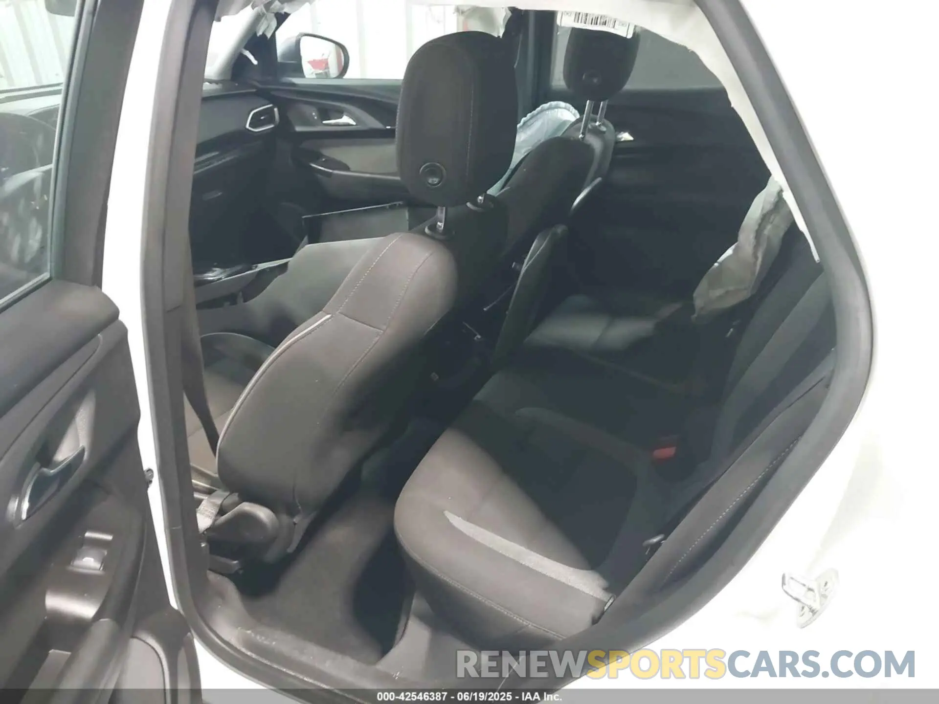 8 Фотография поврежденного автомобиля KL79MMS25PB183120 CHEVROLET TRAILBLAZER 2023