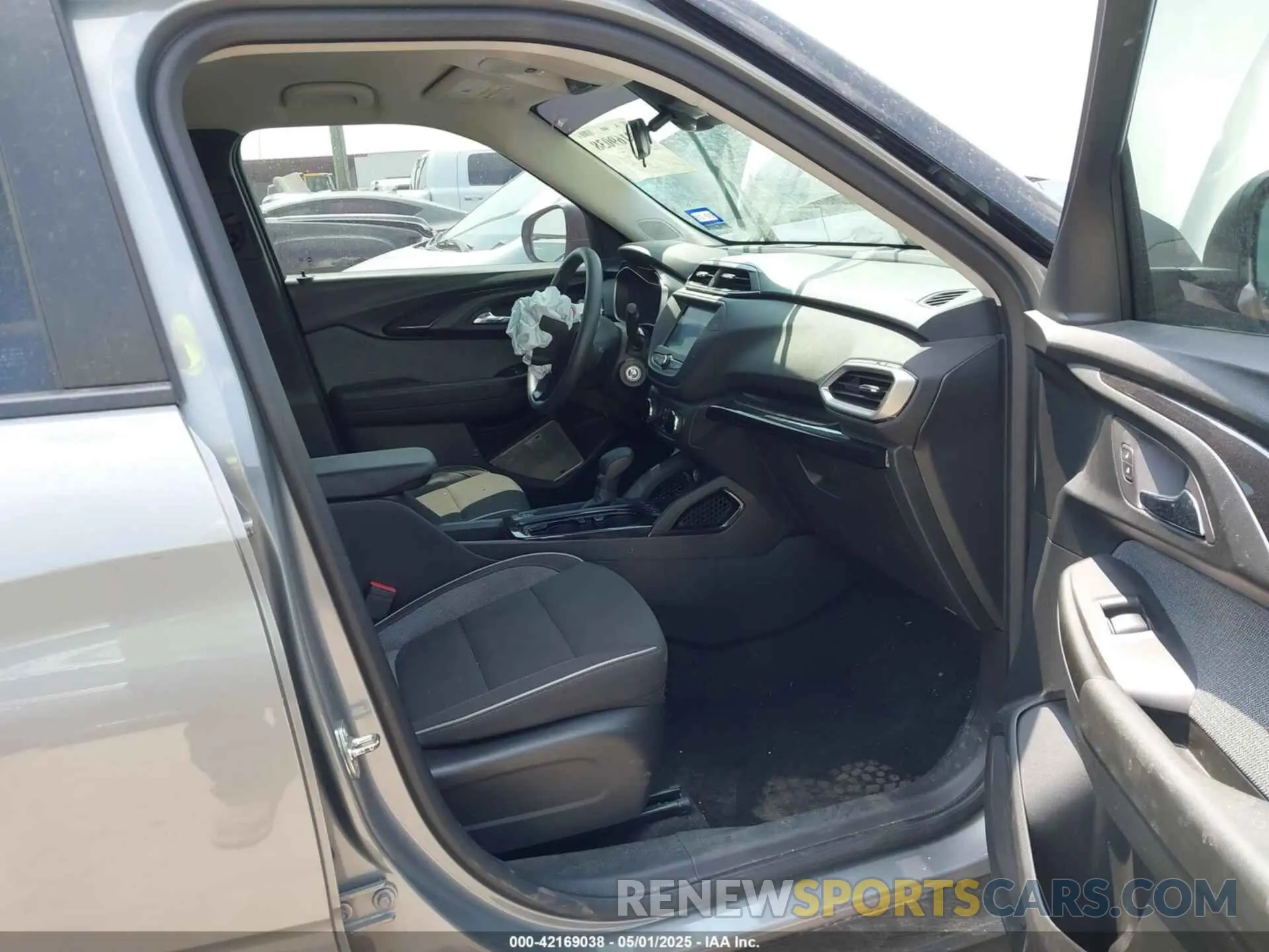 5 Photograph of a damaged car KL79MNSL4PB177548 CHEVROLET TRAILBLAZER 2023