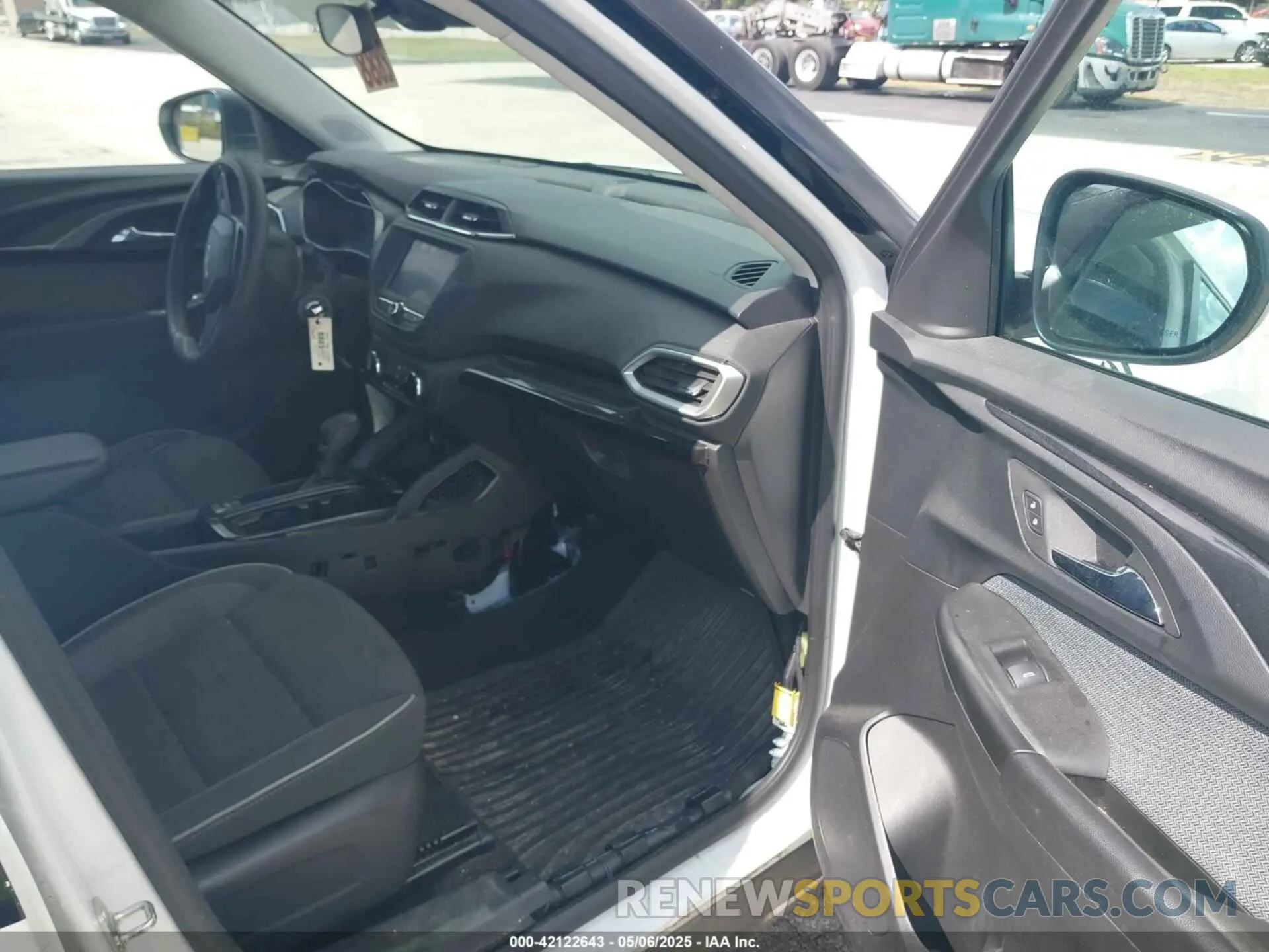 5 Photograph of a damaged car KL79MNSL6PB034097 CHEVROLET TRAILBLAZER 2023