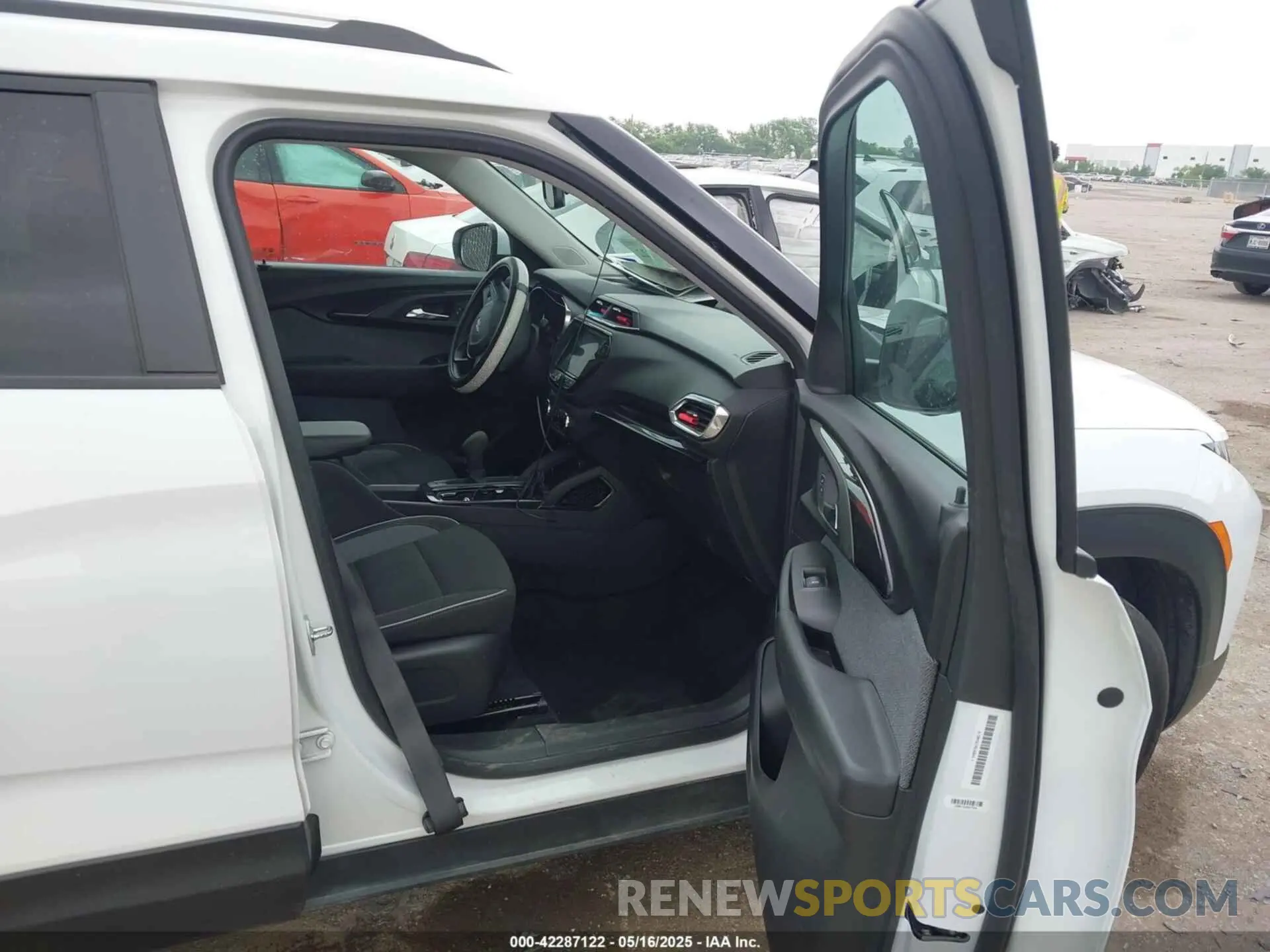 5 Фотография поврежденного автомобиля KL79MPS21PB192043 CHEVROLET TRAILBLAZER 2023