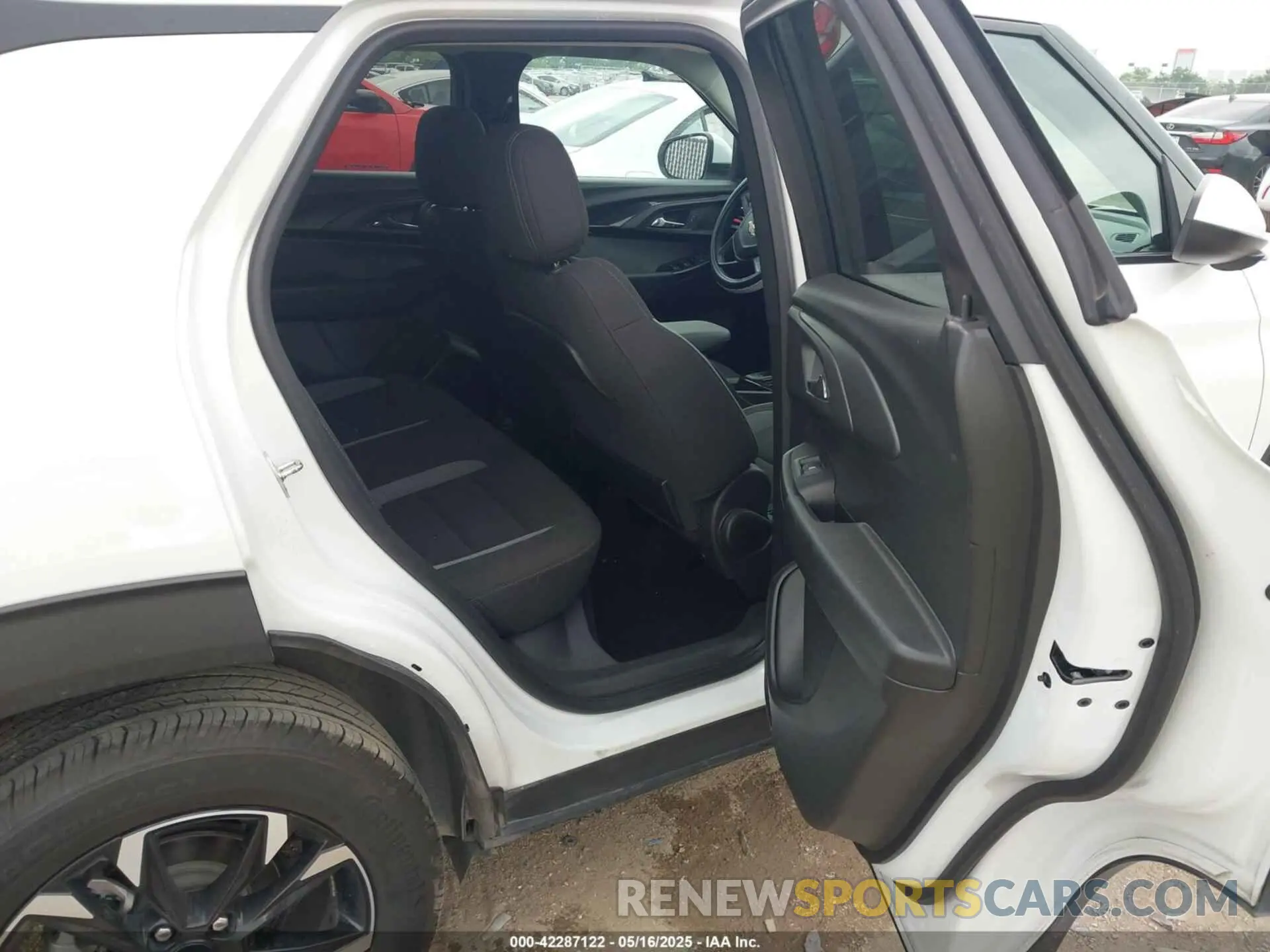 8 Фотография поврежденного автомобиля KL79MPS21PB192043 CHEVROLET TRAILBLAZER 2023