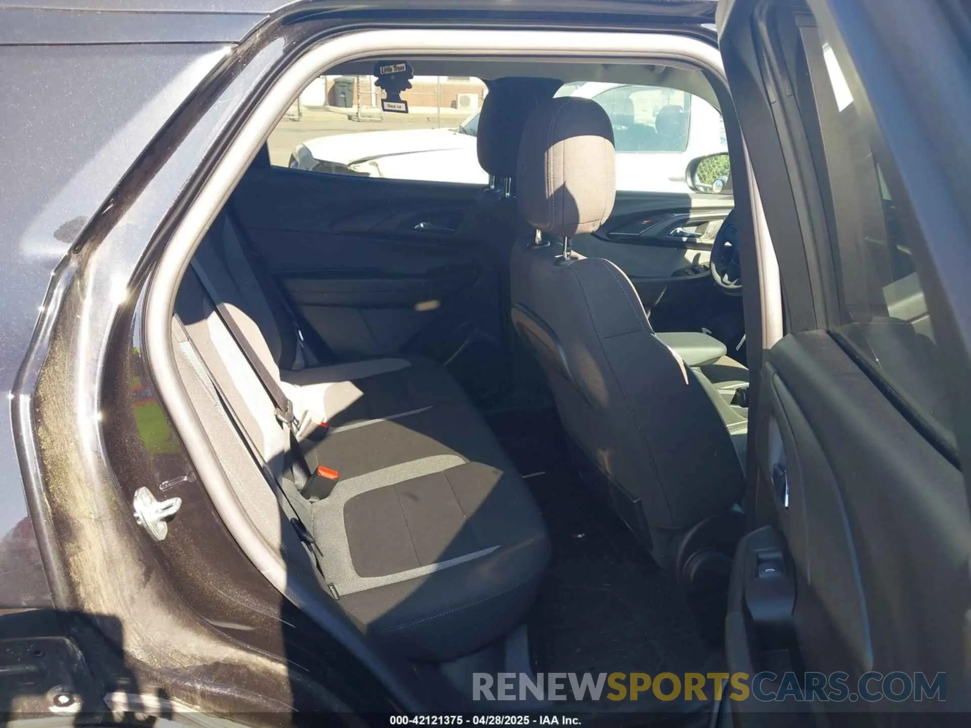 8 Фотография поврежденного автомобиля KL79MPS22PB034150 CHEVROLET TRAILBLAZER 2023