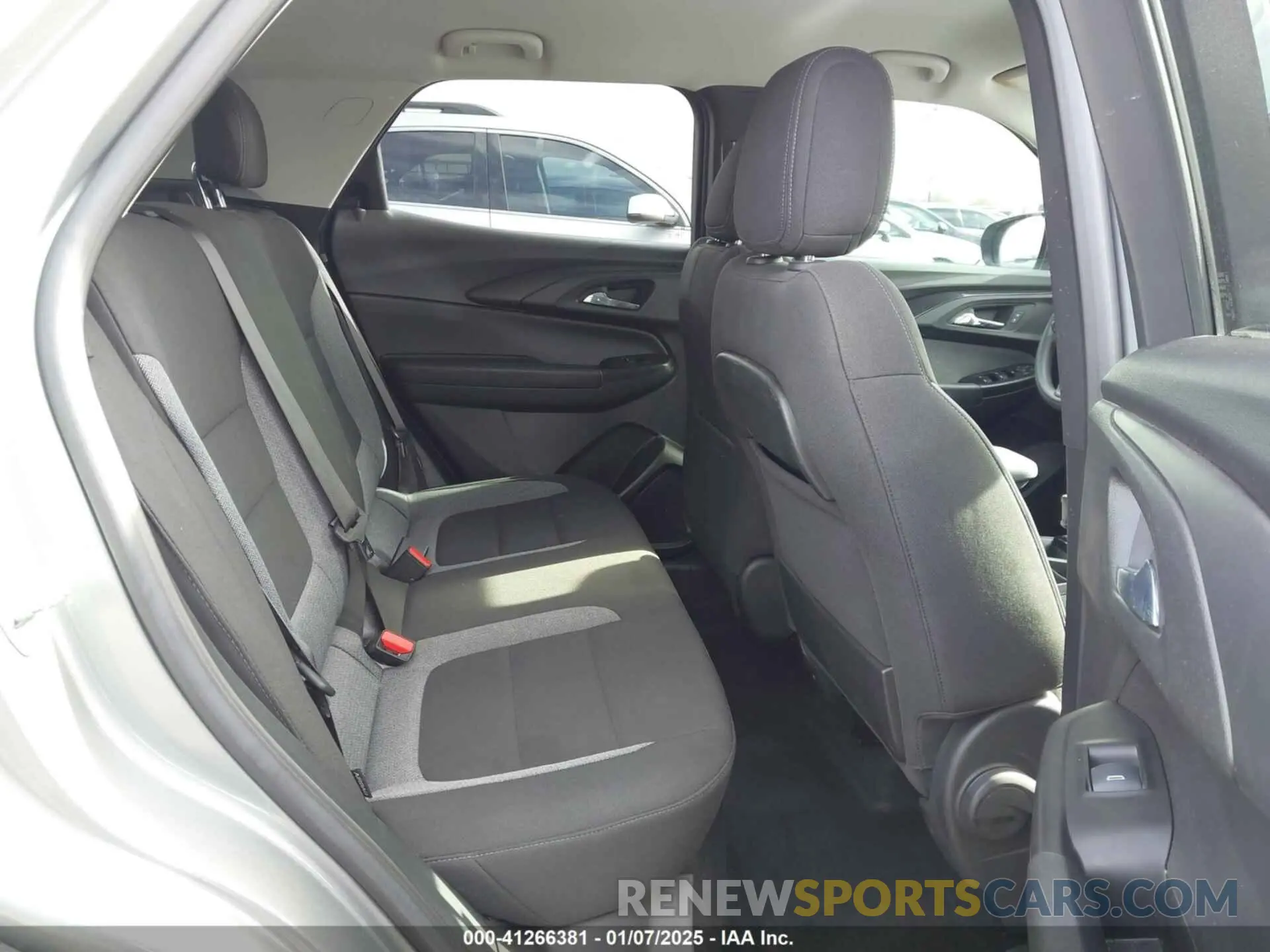 8 Фотография поврежденного автомобиля KL79MPS22PB164235 CHEVROLET TRAILBLAZER 2023
