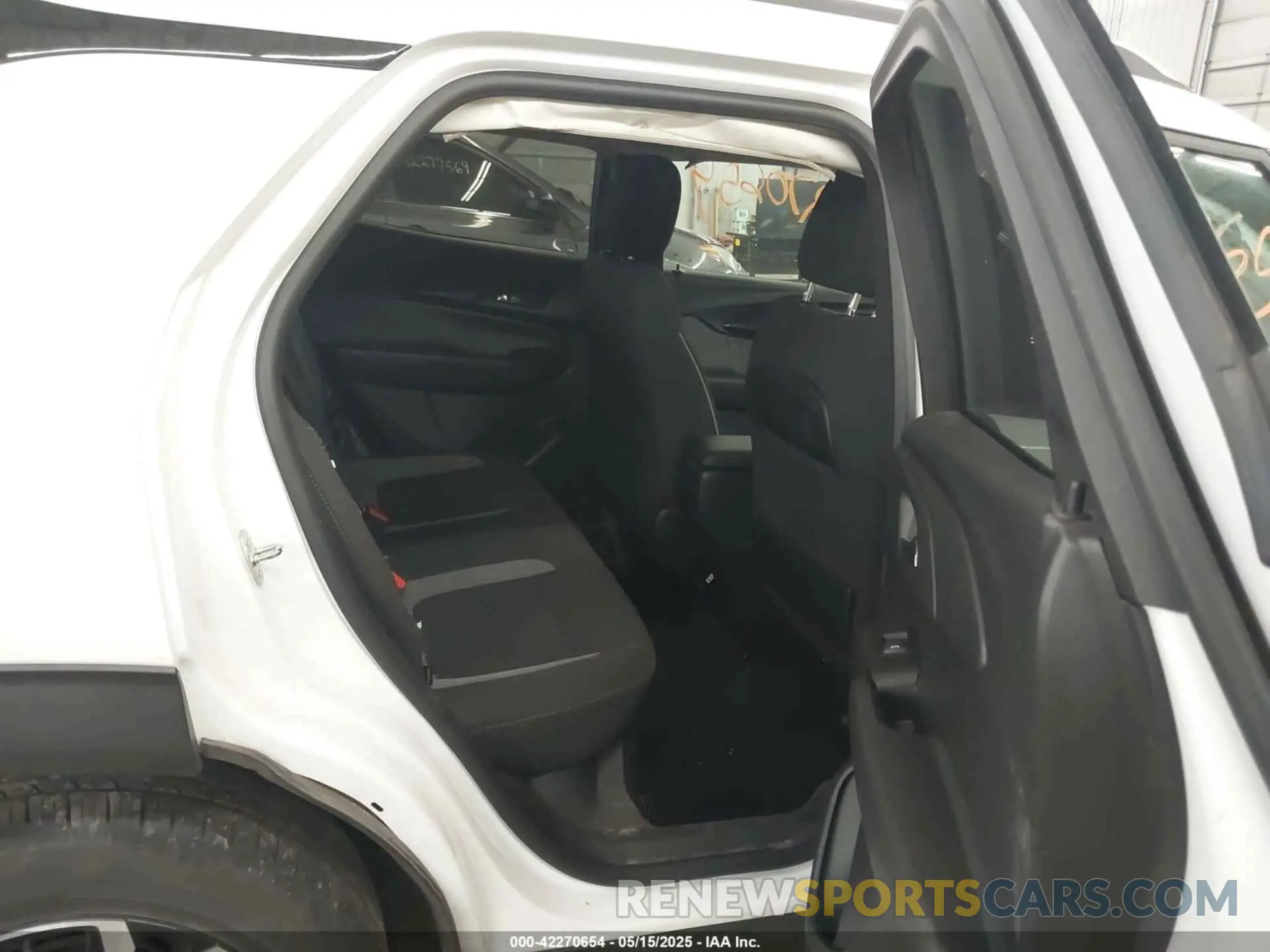 8 Фотография поврежденного автомобиля KL79MPS29PB056162 CHEVROLET TRAILBLAZER 2023