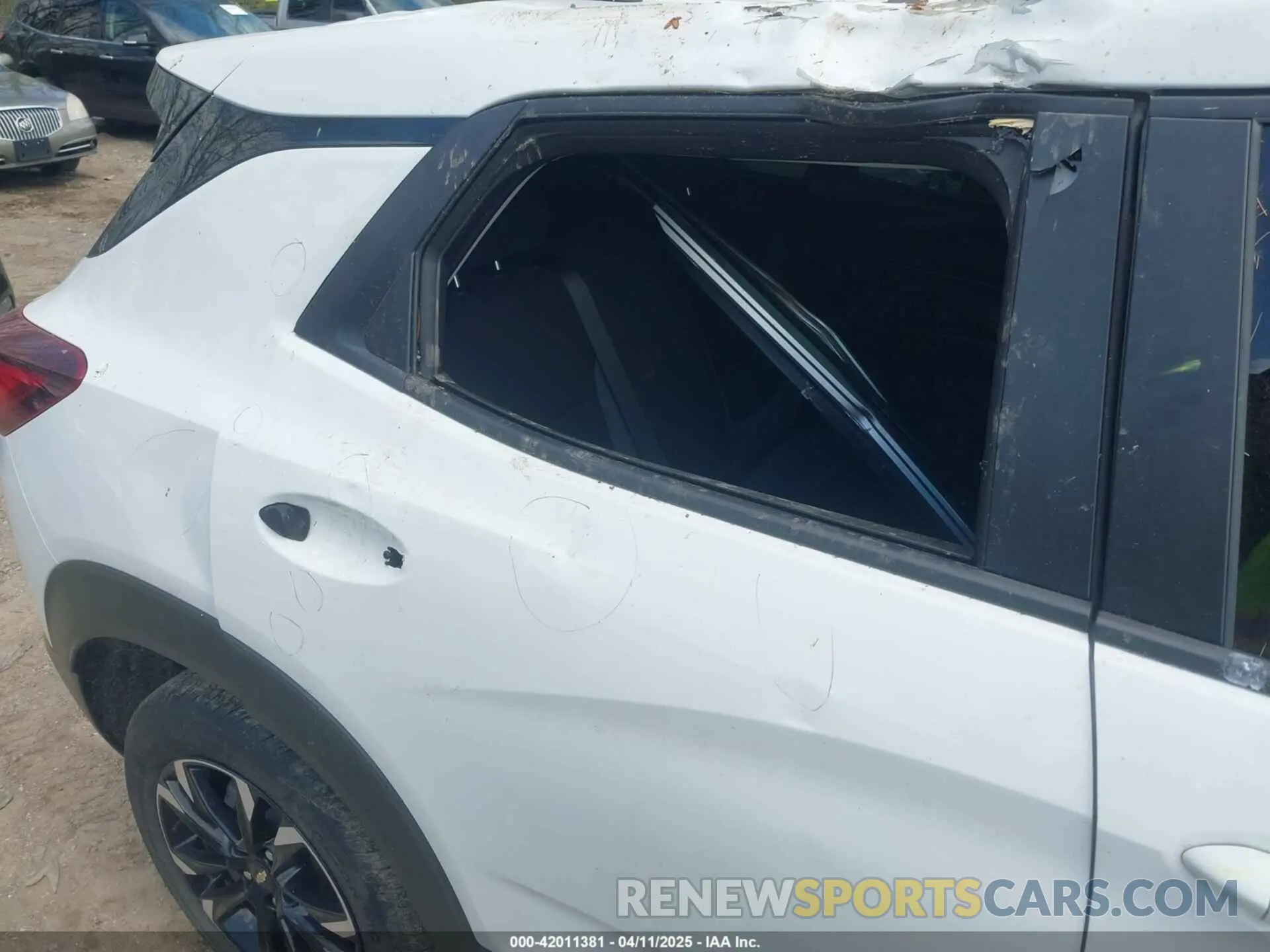 18 Photograph of a damaged car KL79MPSL9PB115624 CHEVROLET TRAILBLAZER 2023