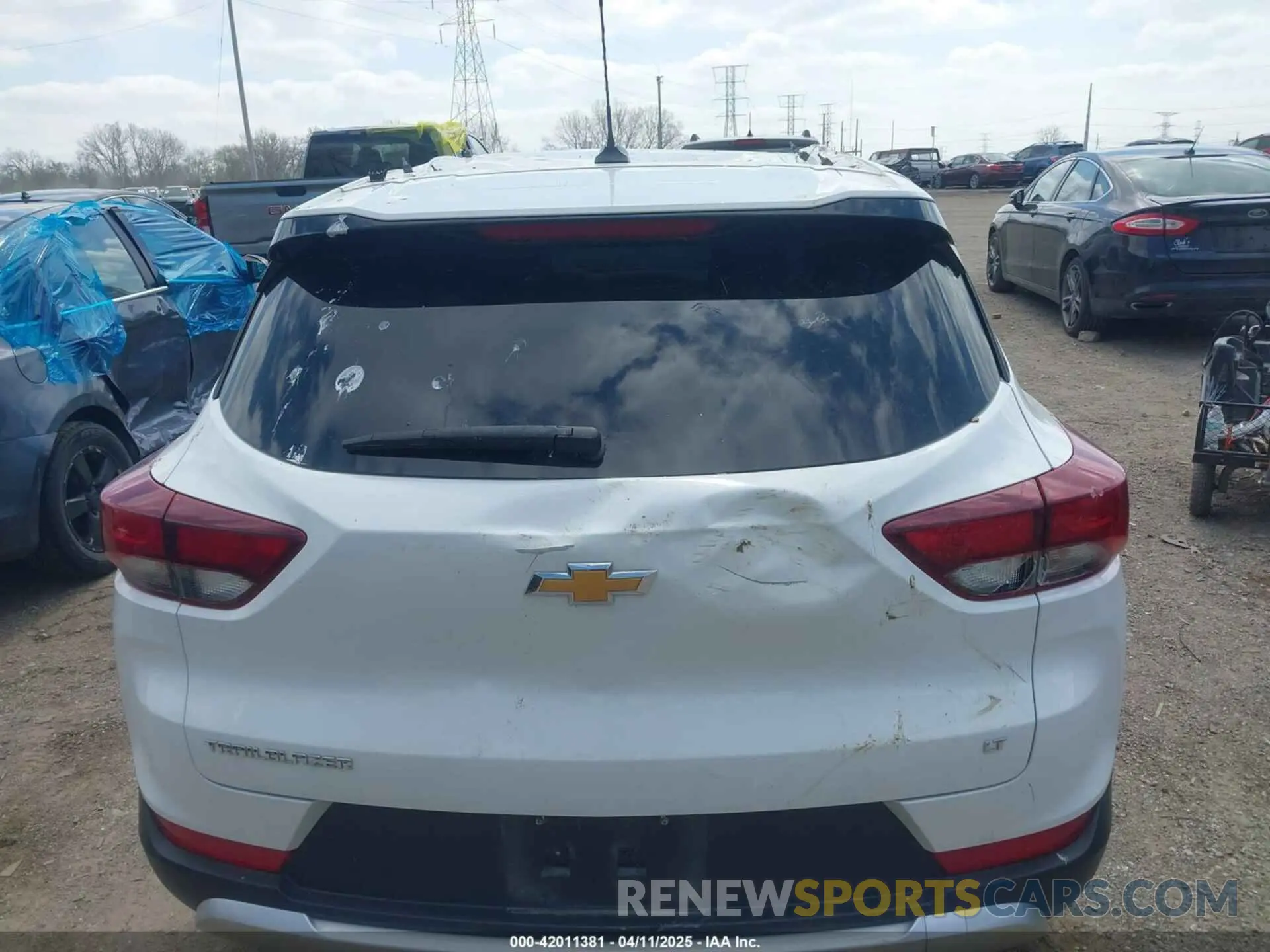 19 Photograph of a damaged car KL79MPSL9PB115624 CHEVROLET TRAILBLAZER 2023