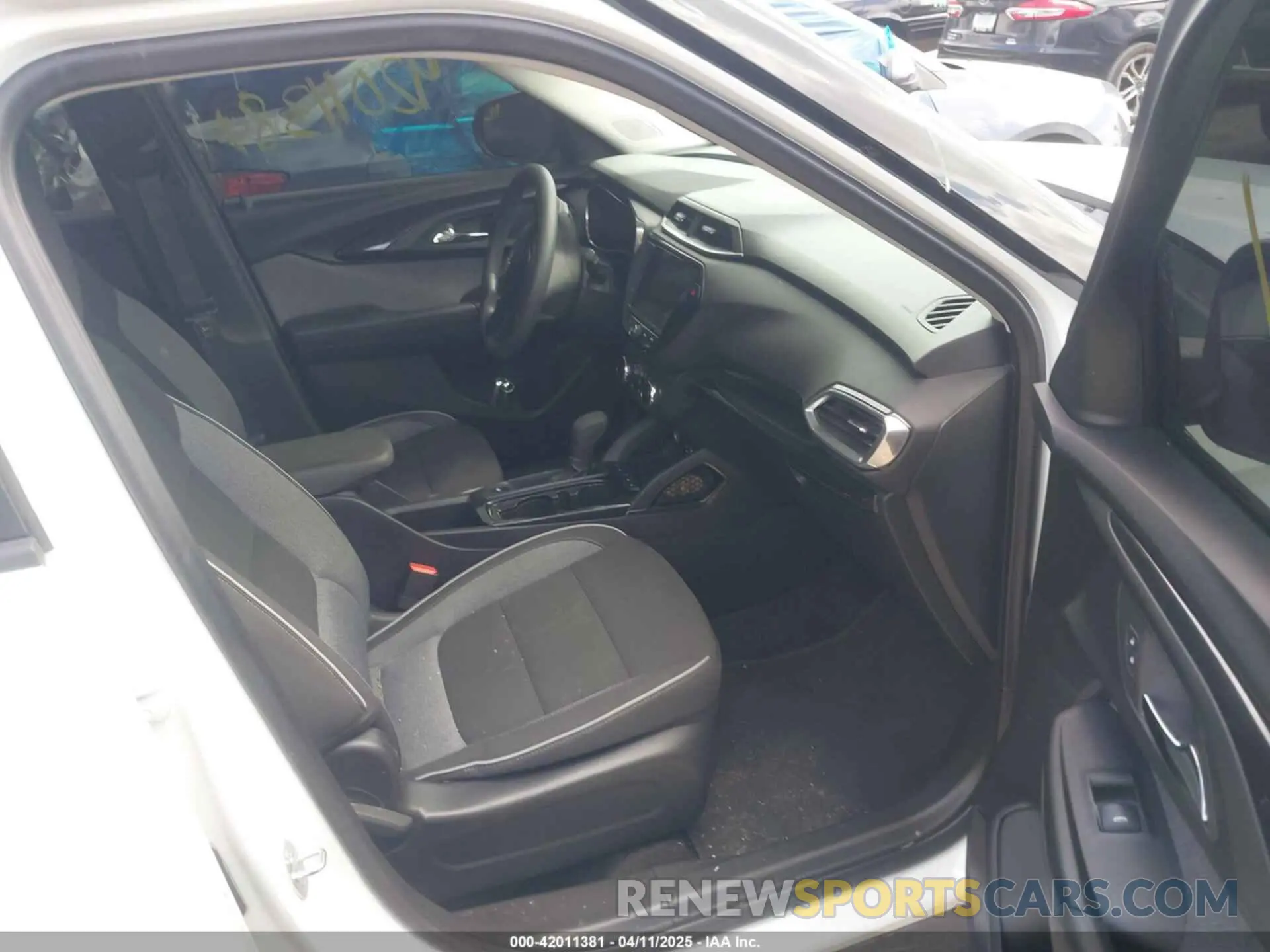 5 Photograph of a damaged car KL79MPSL9PB115624 CHEVROLET TRAILBLAZER 2023