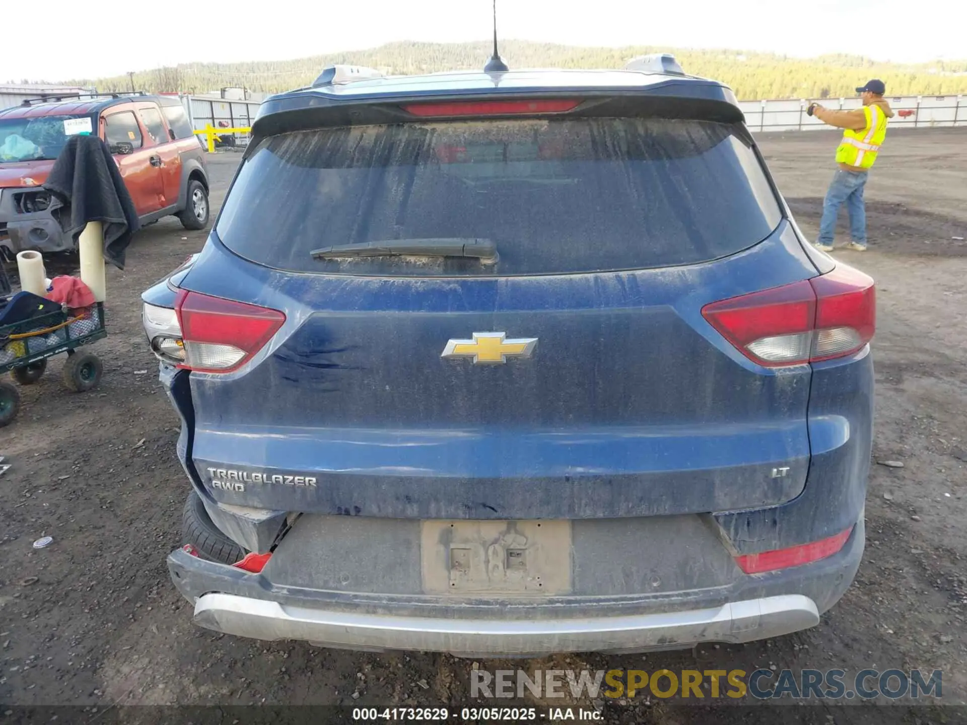 17 Photograph of a damaged car KL79MRSL1PB027484 CHEVROLET TRAILBLAZER 2023