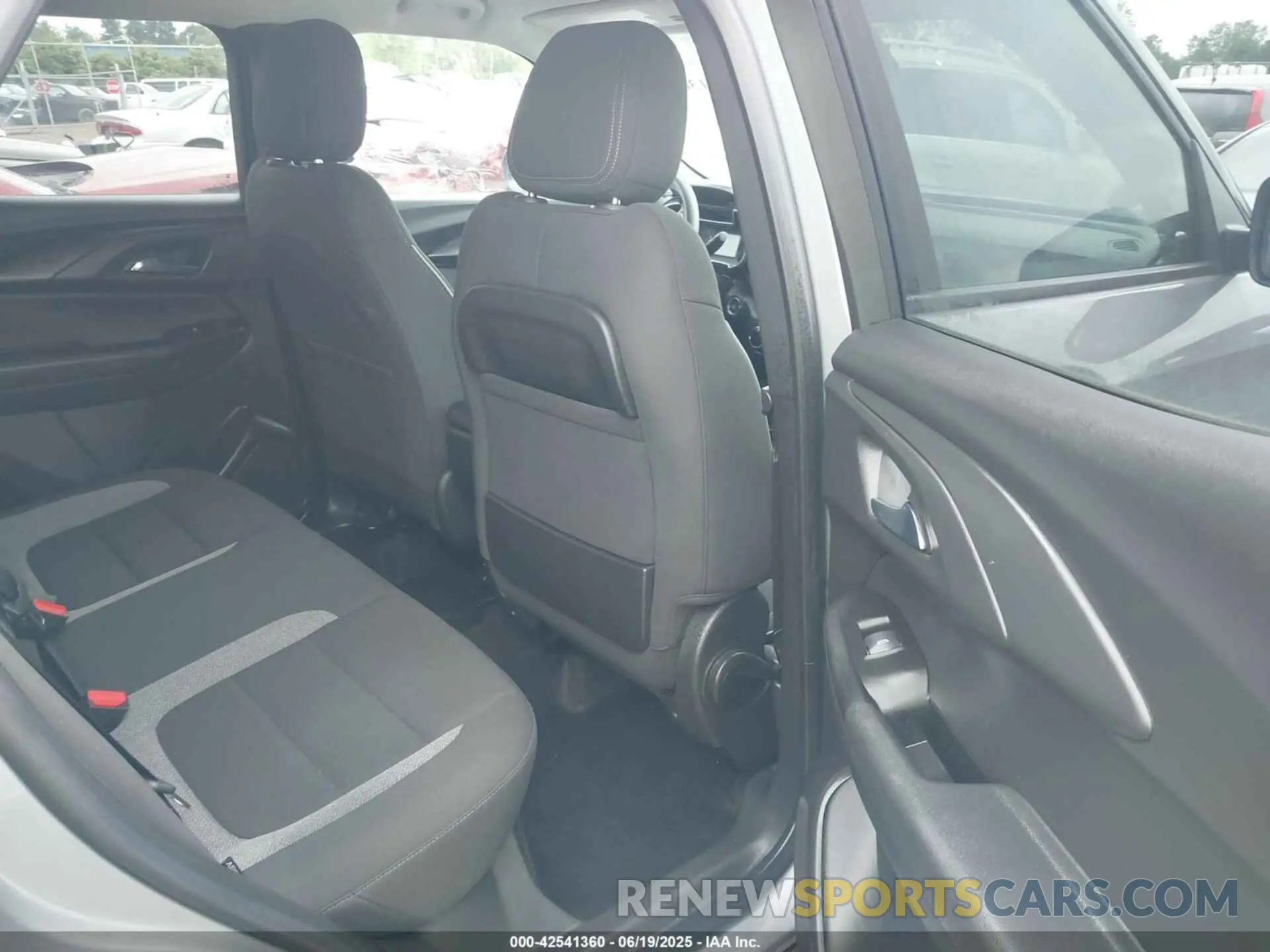 8 Photograph of a damaged car KL79MRSL4PB157775 CHEVROLET TRAILBLAZER 2023