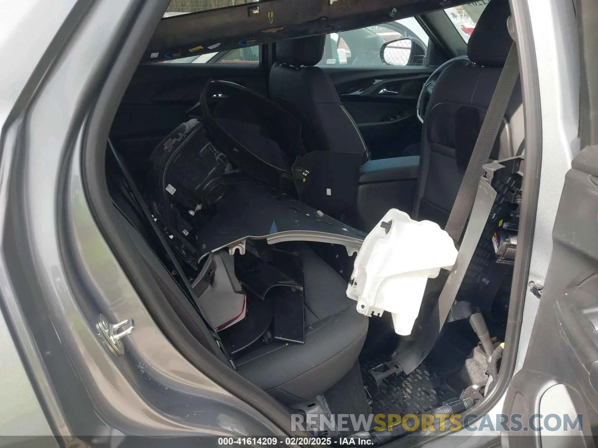8 Фотография поврежденного автомобиля KL79MTSL1PB091117 CHEVROLET TRAILBLAZER 2023