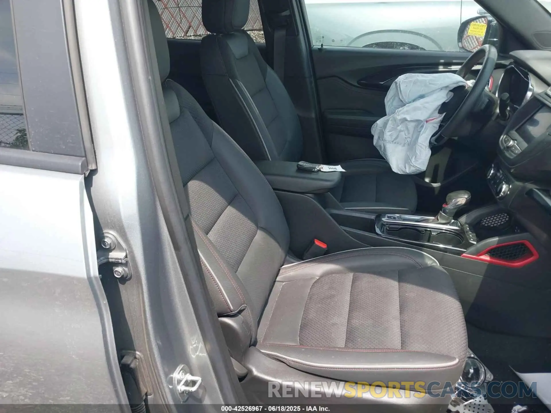5 Photograph of a damaged car KL79MTSL5PB060811 CHEVROLET TRAILBLAZER 2023