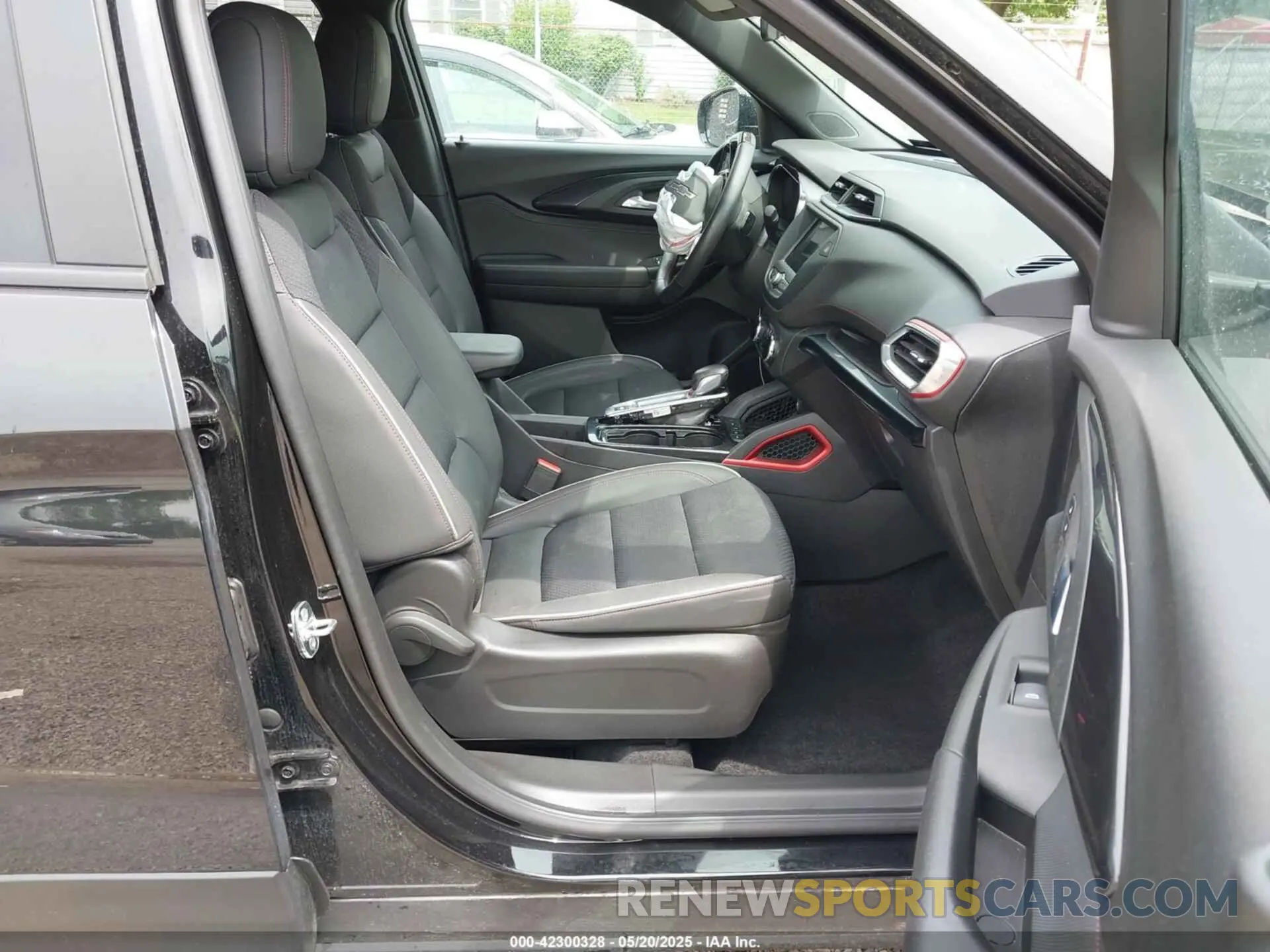 5 Photograph of a damaged car KL79MUSL1PB190042 CHEVROLET TRAILBLAZER 2023