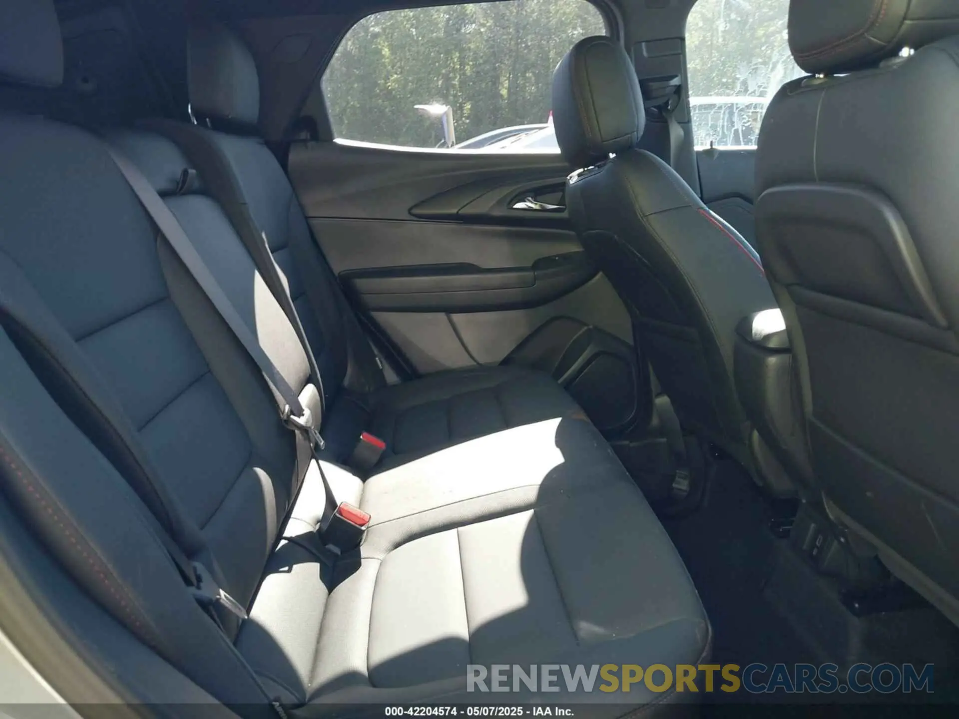 8 Фотография поврежденного автомобиля KL79MTSL7SB104056 CHEVROLET TRAILBLAZER 2025