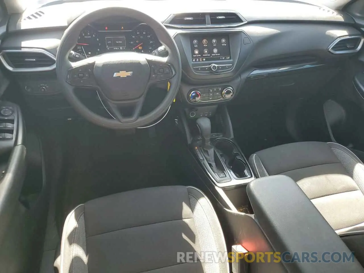 8 Фотография поврежденного автомобиля KL79MMS2XMB142140 CHEVROLET TRAILBLZR 2021