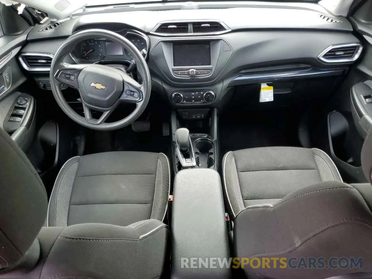 8 Фотография поврежденного автомобиля KL79MPS28MB094140 CHEVROLET TRAILBLZR 2021