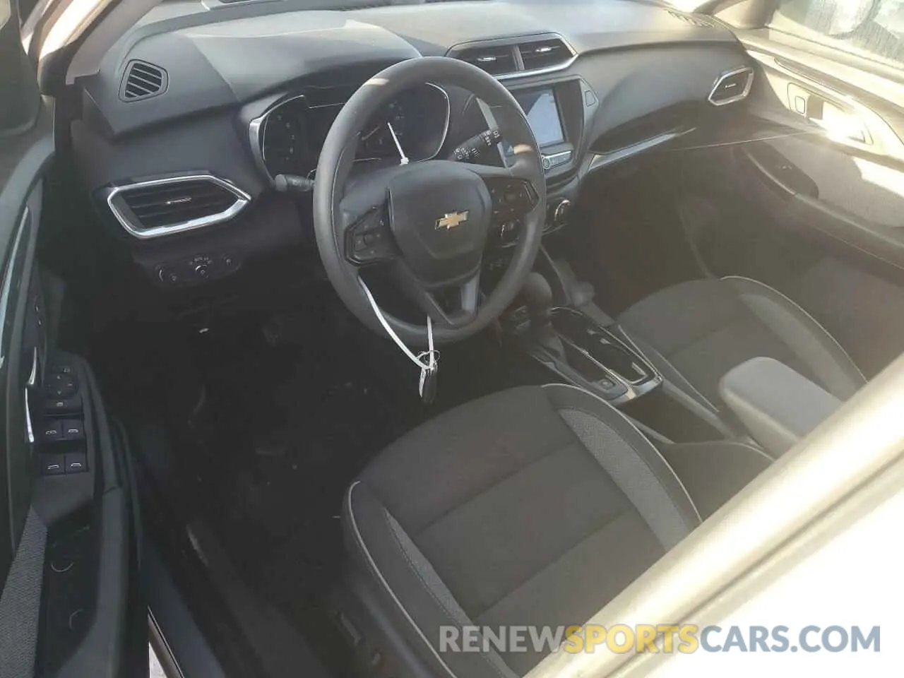8 Фотография поврежденного автомобиля KL79MPS21PB039081 CHEVROLET TRAILBLZR 2023
