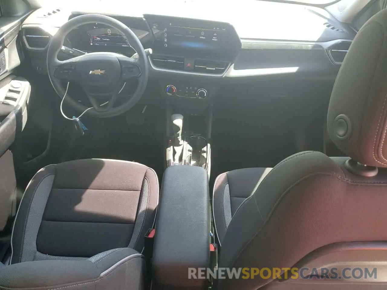 8 Фотография поврежденного автомобиля KL79MMS21RB132524 CHEVROLET TRAILBLZR 2024